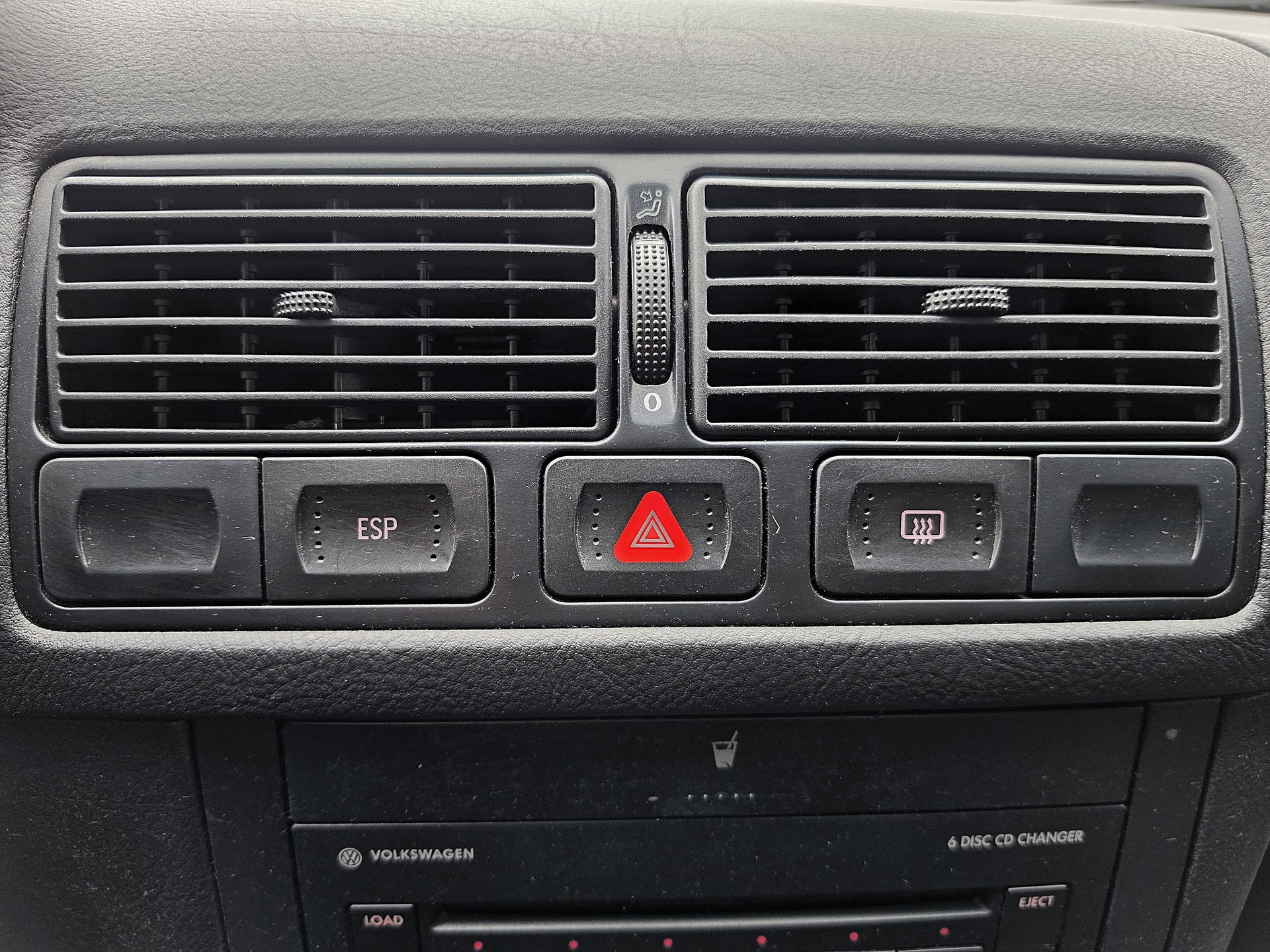 VW Golf 1.8 T GTI-image-11