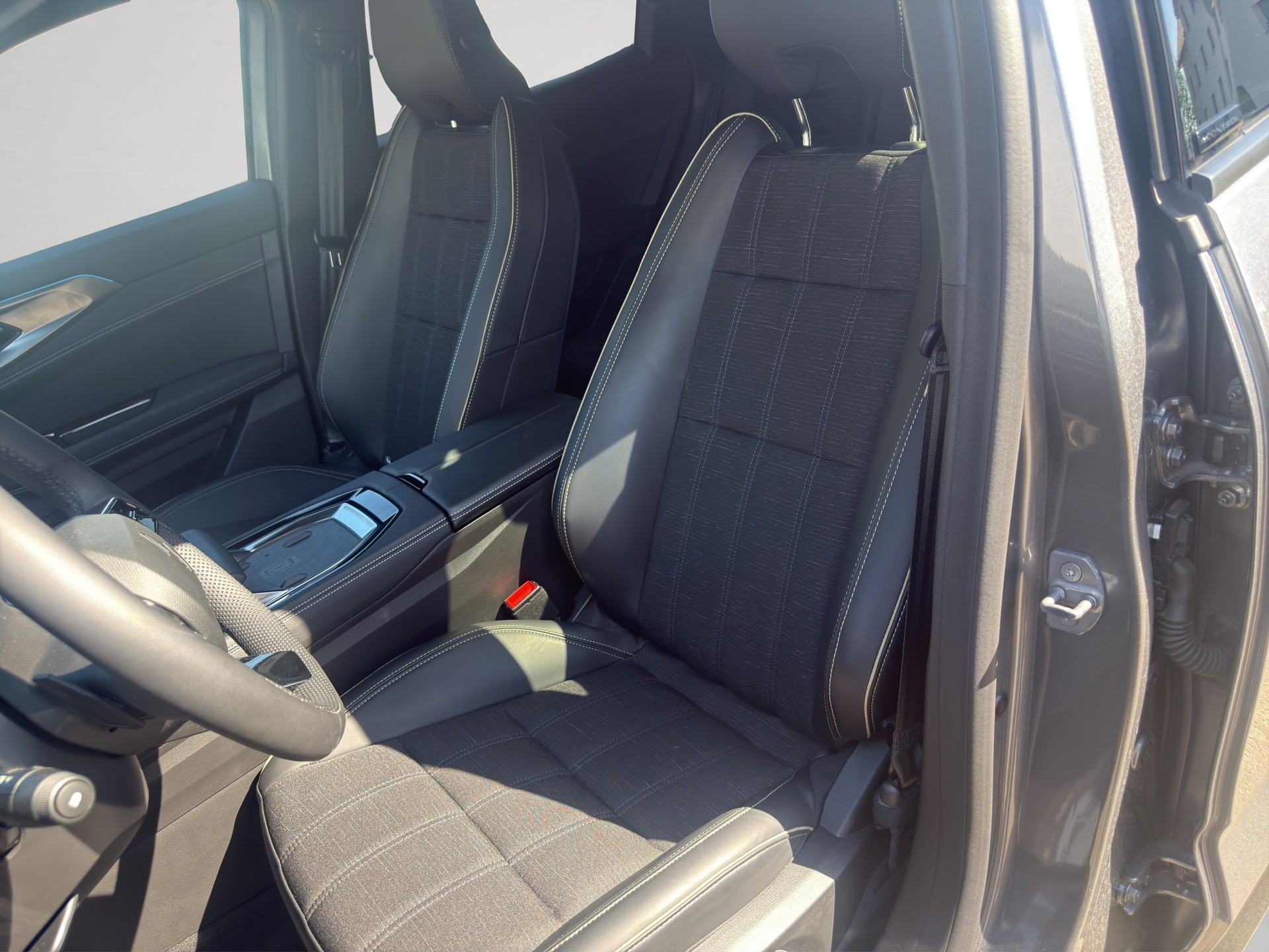 RENAULT Austral 1.2 HEV 200 Iconic A-image-12