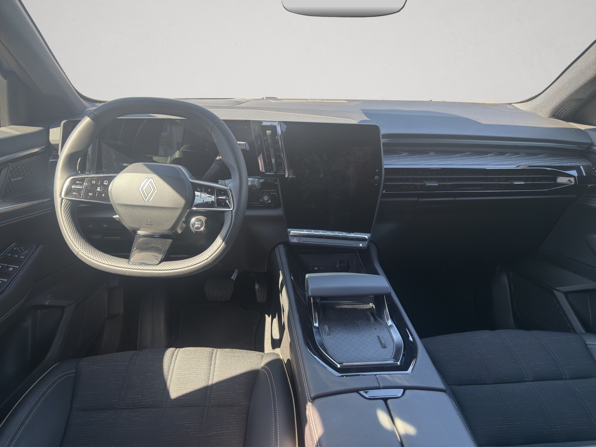 RENAULT Austral 1.2 HEV 200 Iconic A-image-9