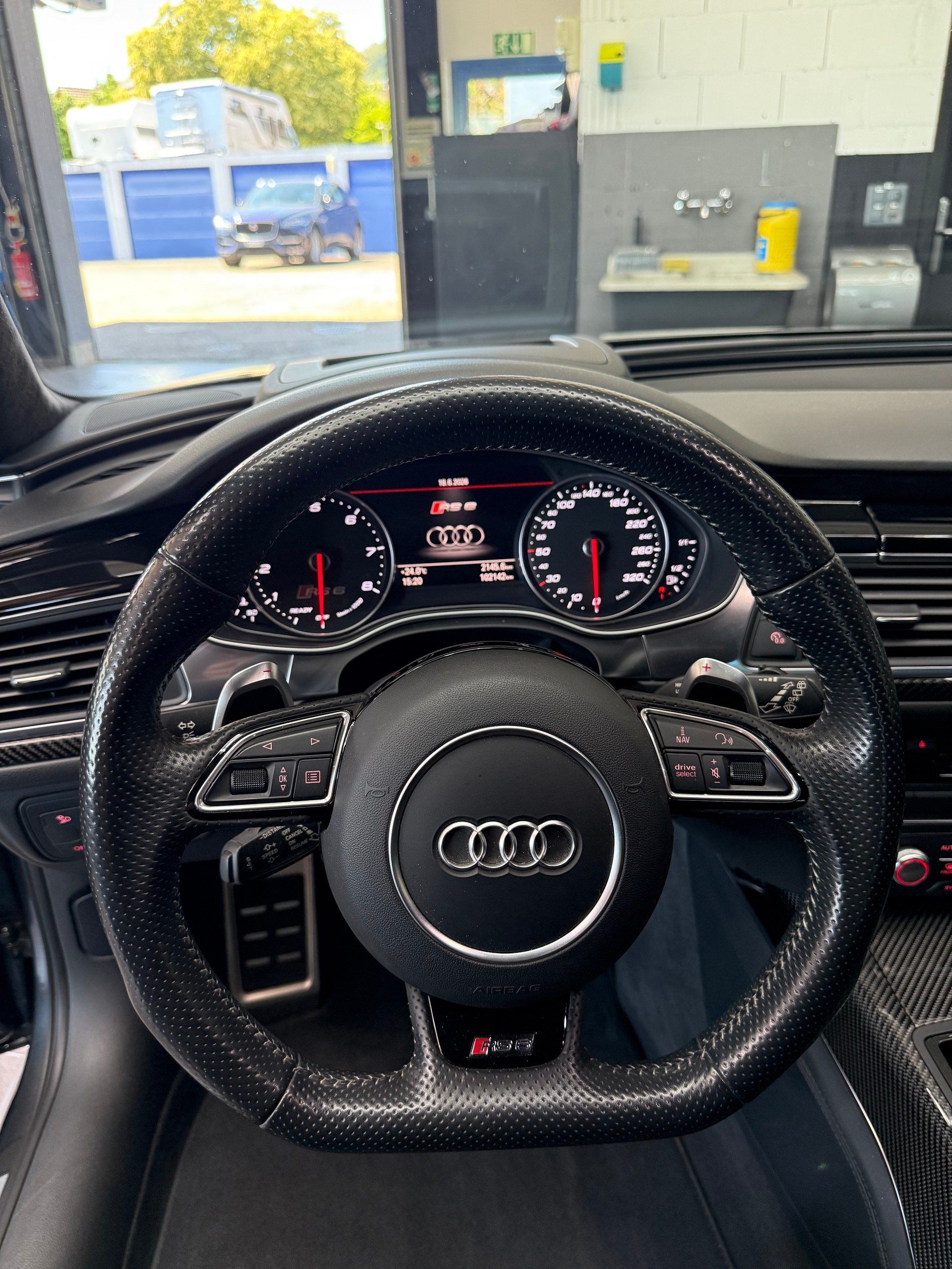 AUDI RS6 Avant 4.0 TFSI V8 performance quattro-image-11