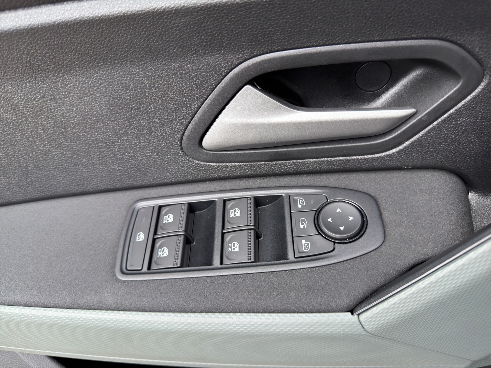 DACIA Bigster HEV 155 Extreme-image-9