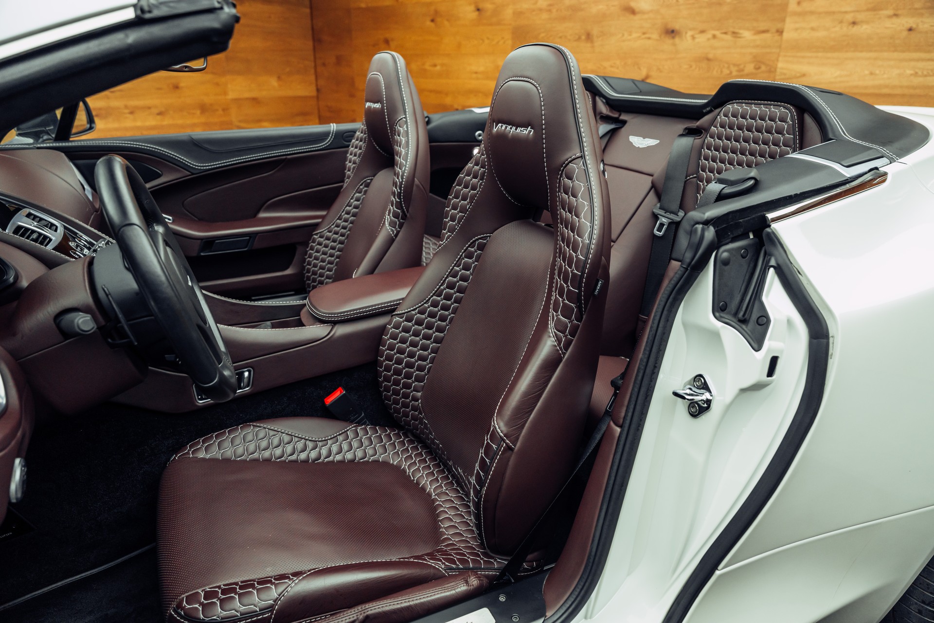 ASTON MARTIN Vanquish Volante V12 5.9 Touchtronic 3-image-6