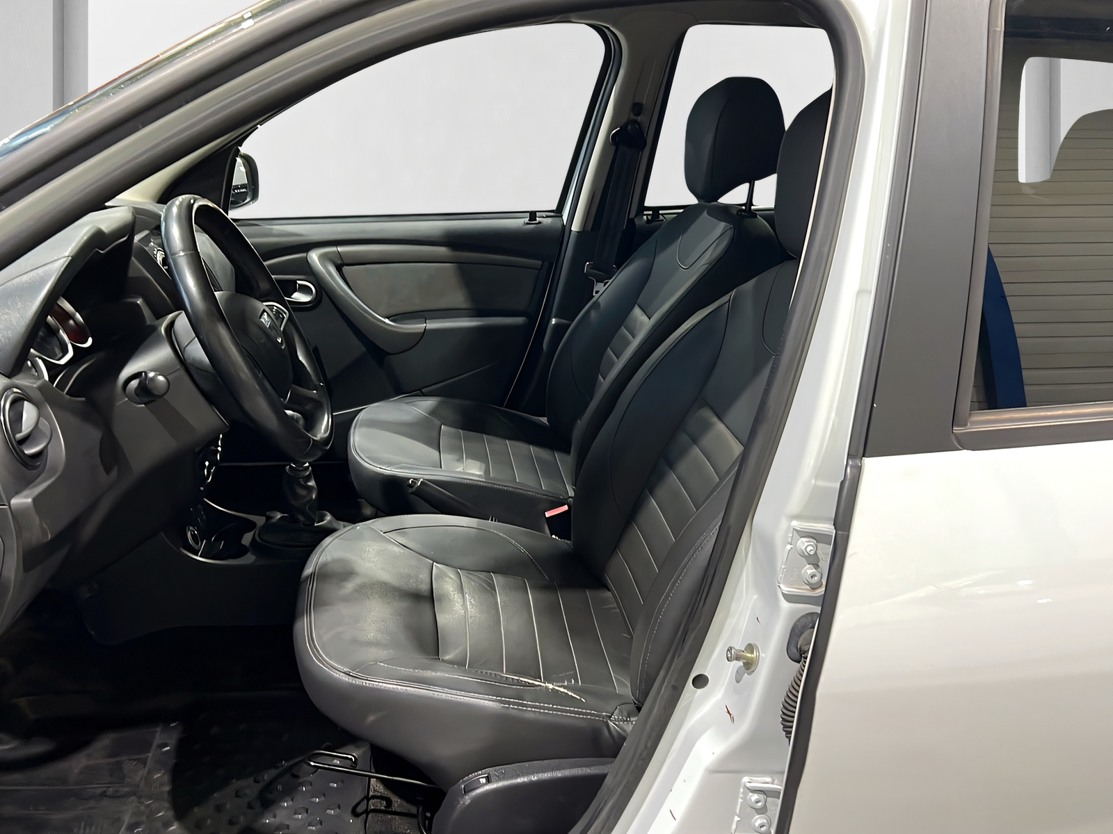 DACIA Duster 1.2 T Ambiance 4x4**AHK,Rückfahrtkamera,Frisch ab MFK**-image-8