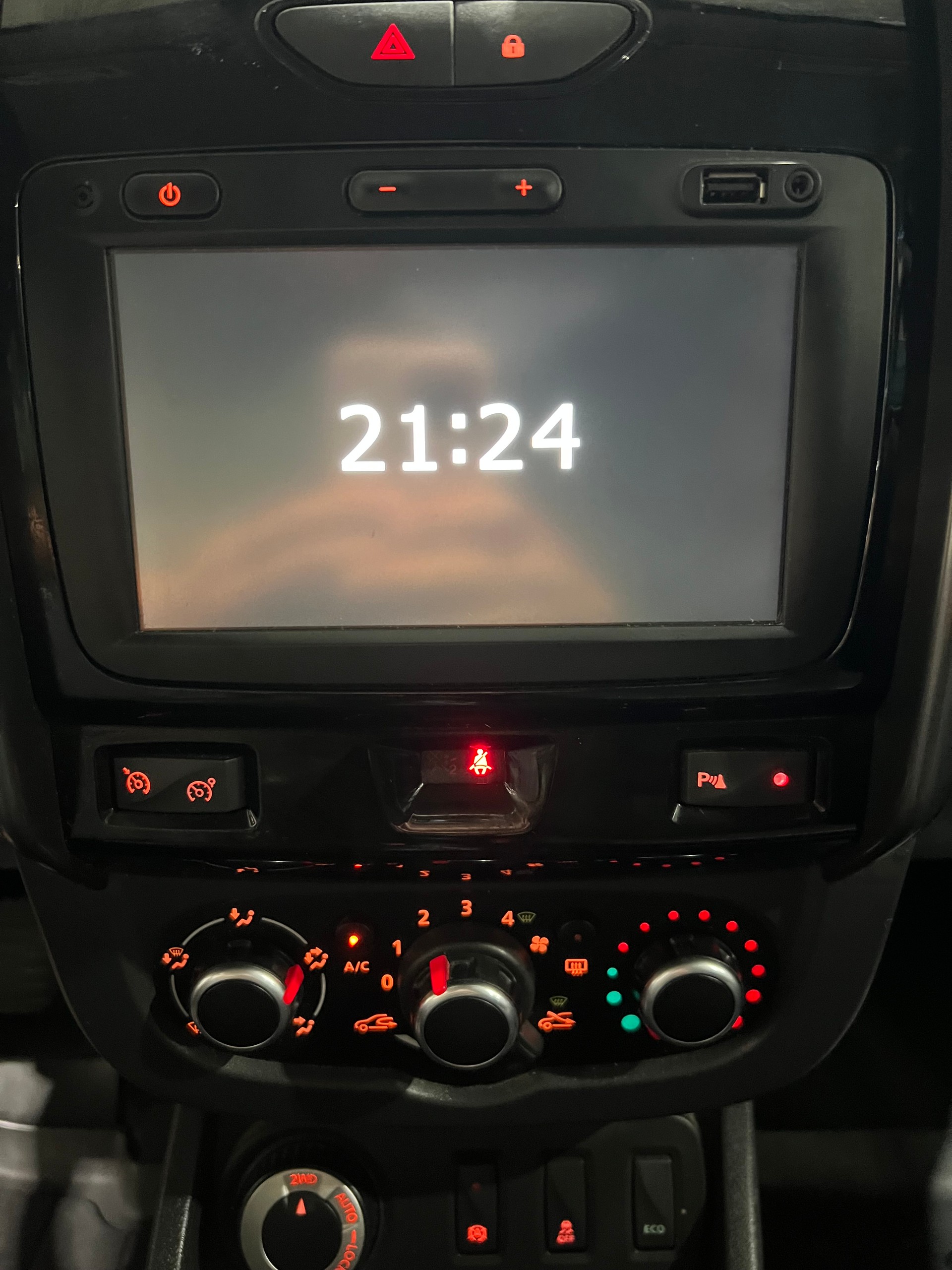 DACIA Duster 1.2 T Ambiance 4x4**AHK,Rückfahrtkamera,Frisch ab MFK**-image-15