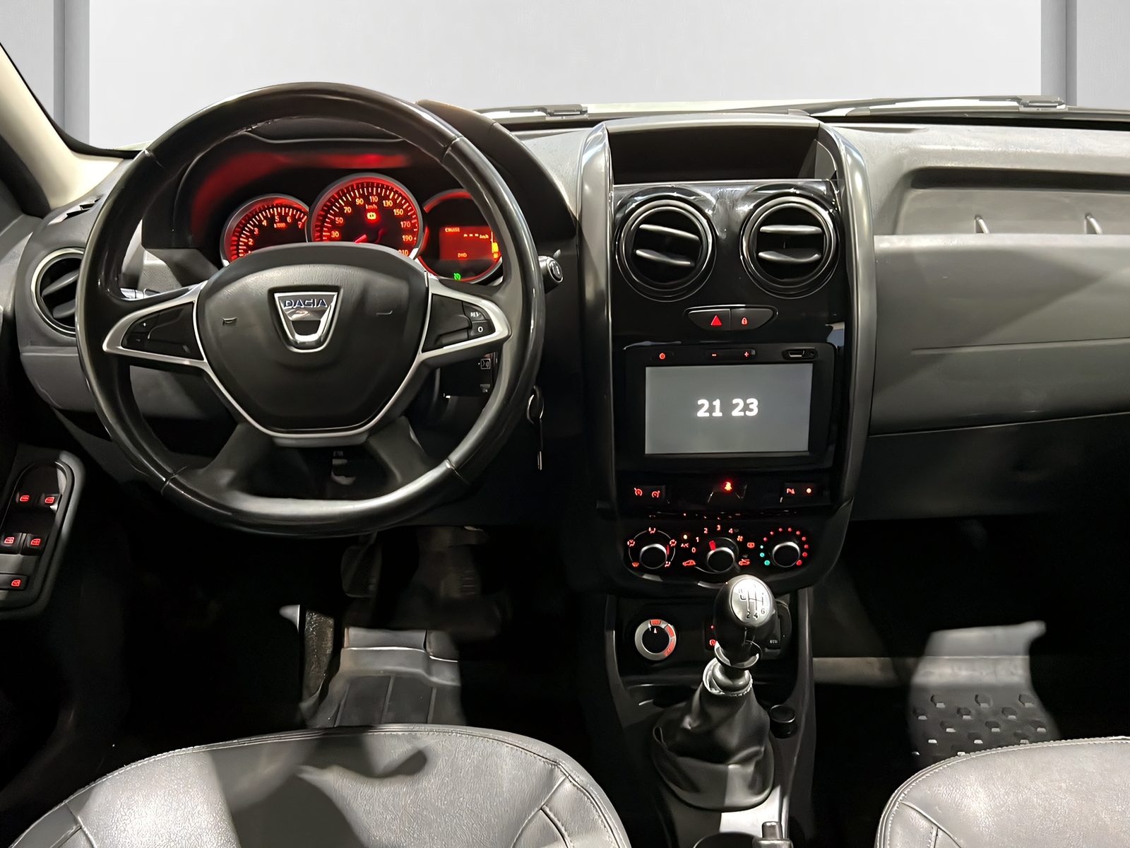 DACIA Duster 1.2 T Ambiance 4x4**AHK,Rückfahrtkamera,Frisch ab MFK**-image-7
