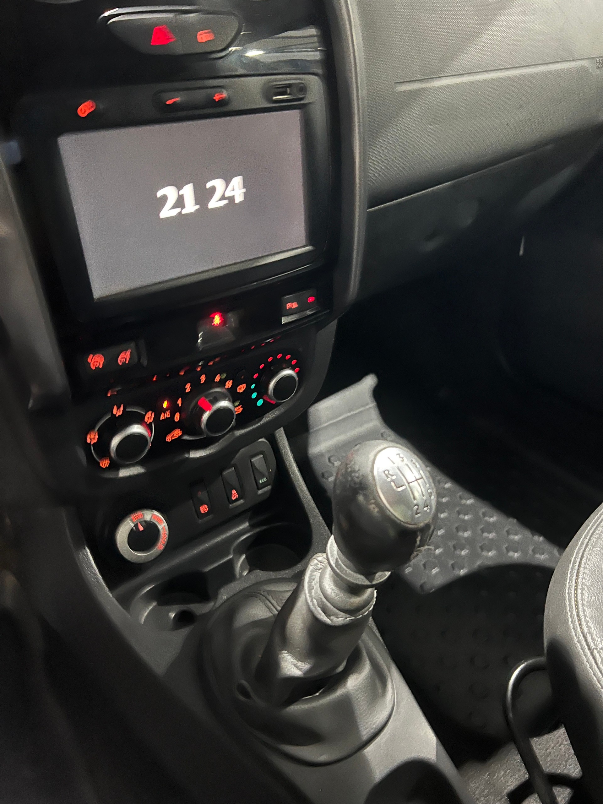 DACIA Duster 1.2 T Ambiance 4x4**AHK,Rückfahrtkamera,Frisch ab MFK**-image-13