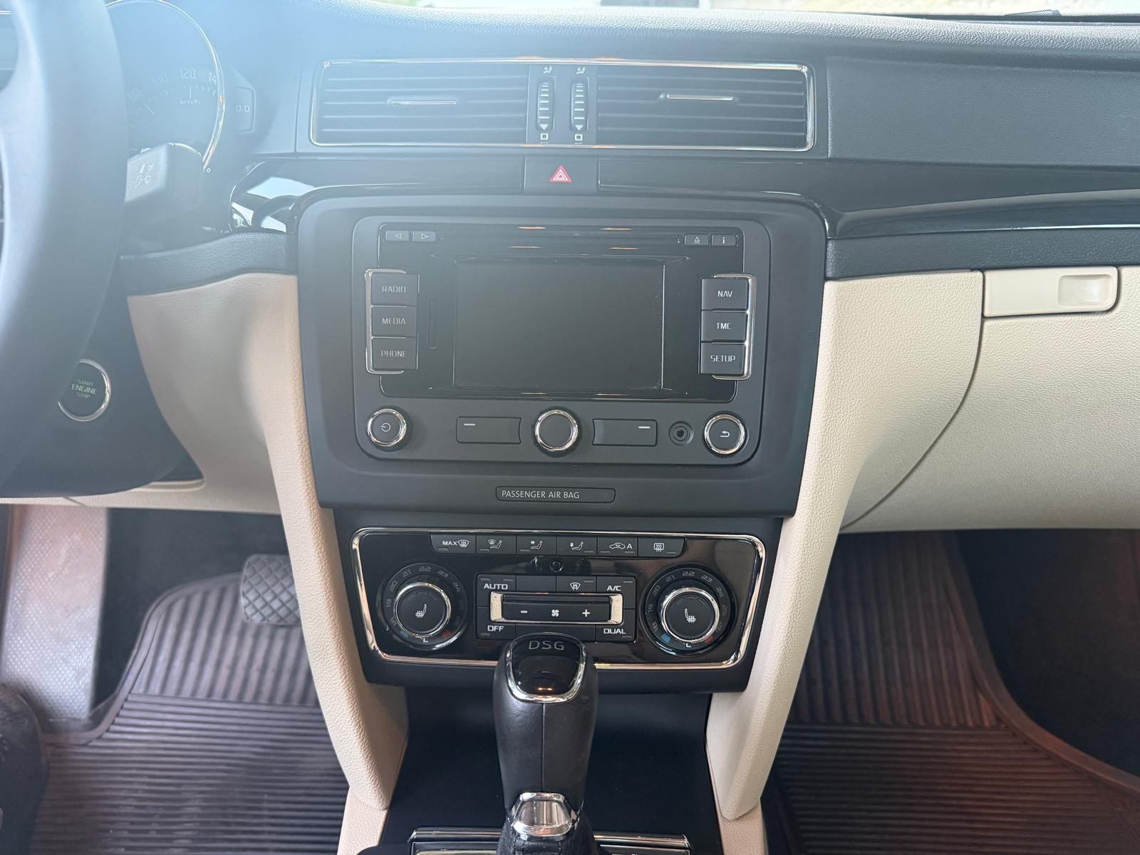 SKODA Superb 2.0 TSI Ambition DSG-image-12