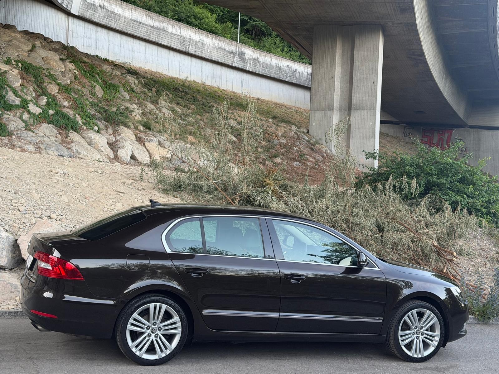 SKODA Superb 2.0 TSI Ambition DSG-image-5