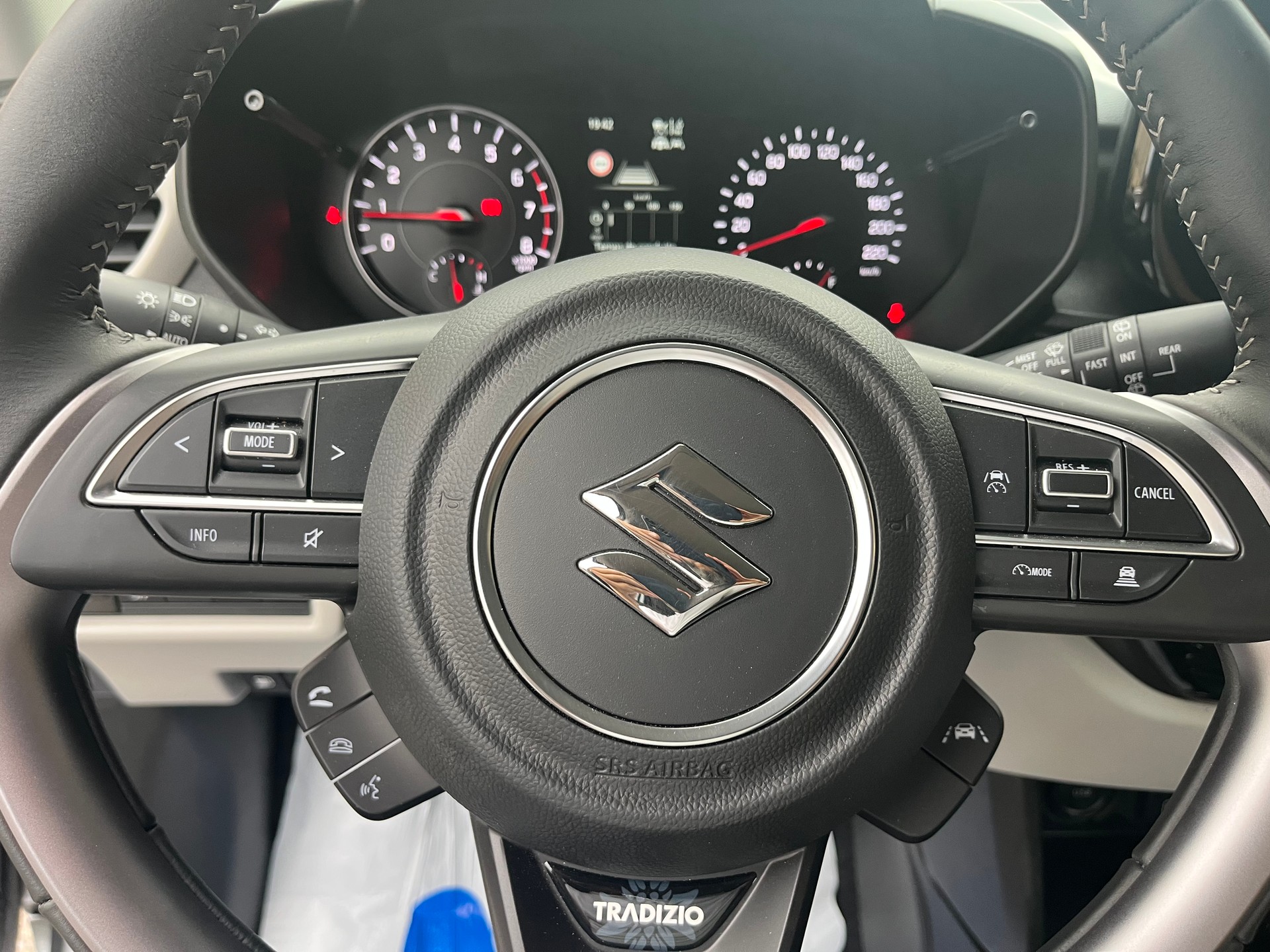 SUZUKI Swift 1.2 Tradizio Top Hybrid 4x4-image-15