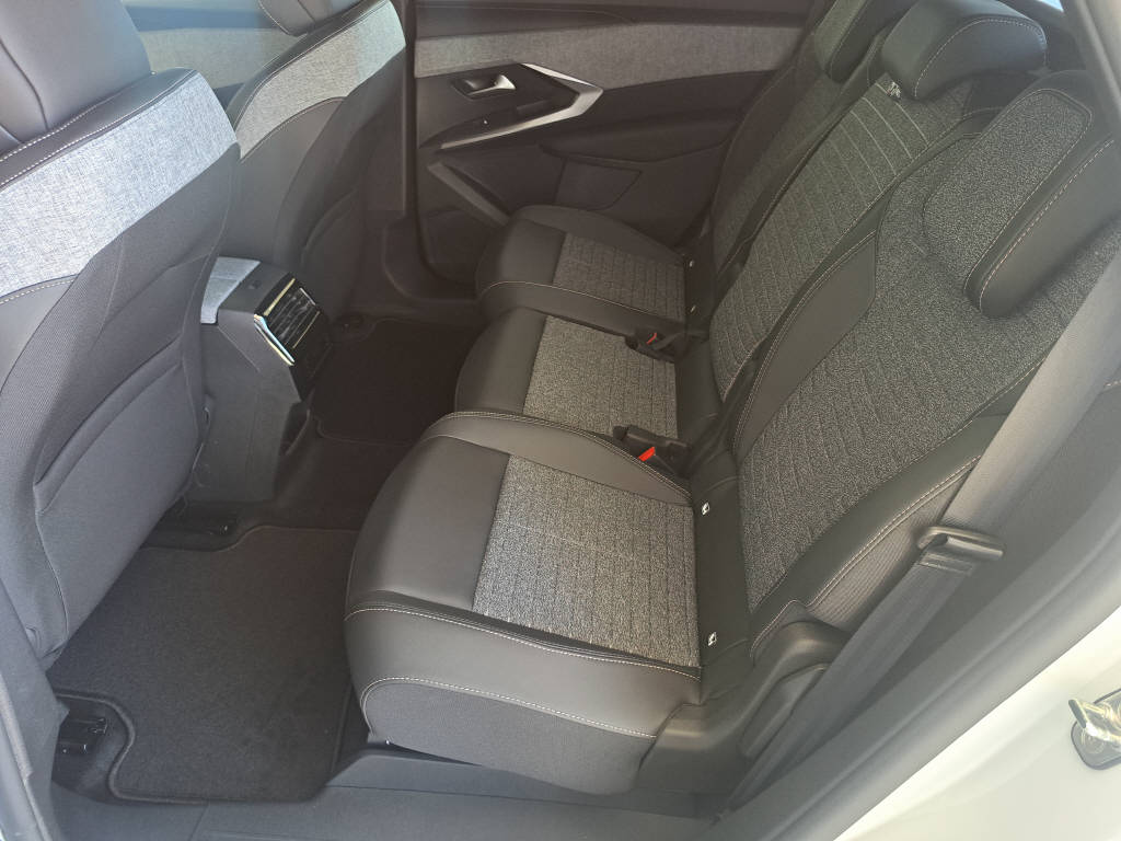 PEUGEOT 5008 Long Range e-Allure 230cv (8 ans de garantie)-image-9