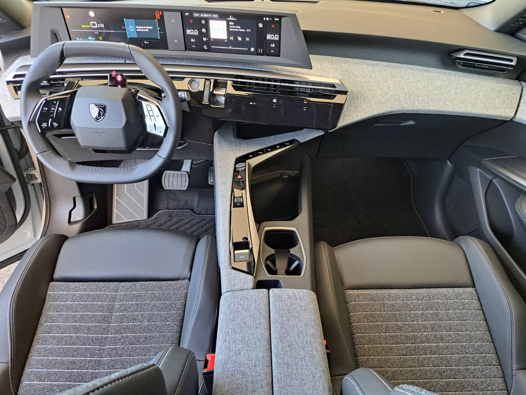 PEUGEOT 5008 Long Range e-Allure 230cv (8 ans de garantie)-image-12
