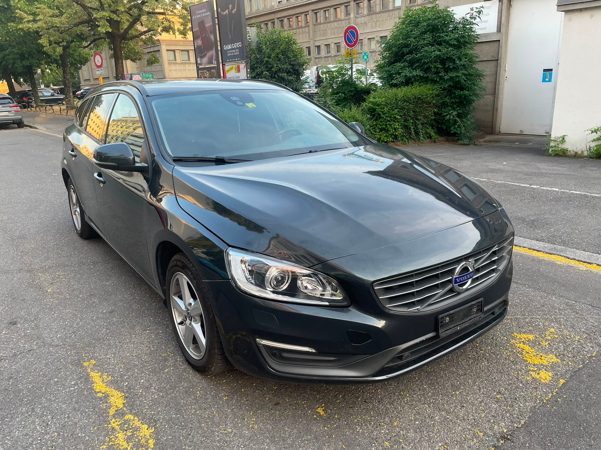 VOLVO V60 D4 AWD Momentum Geartronic-image-0