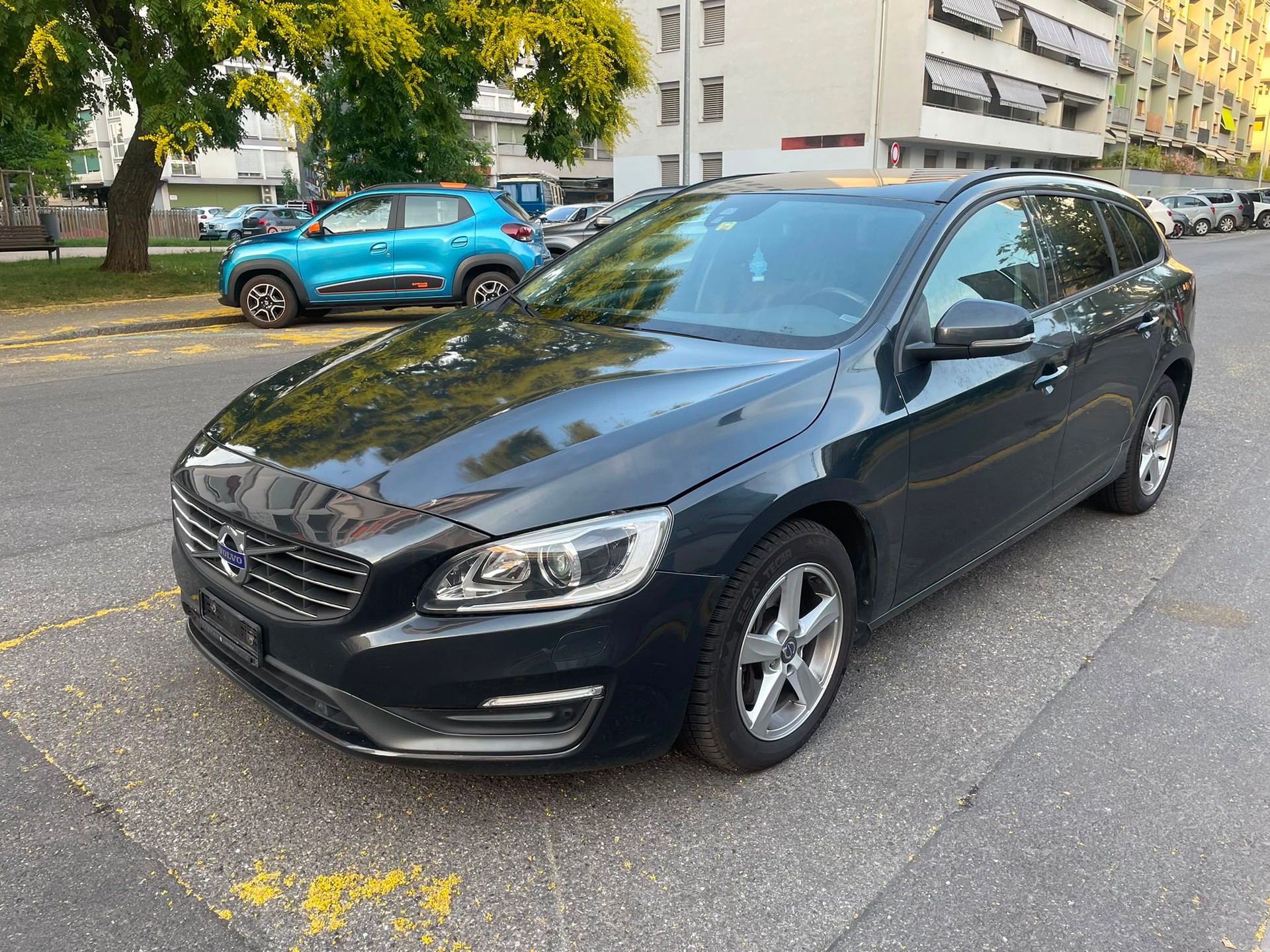 VOLVO V60 D4 AWD Momentum Geartronic-image-3