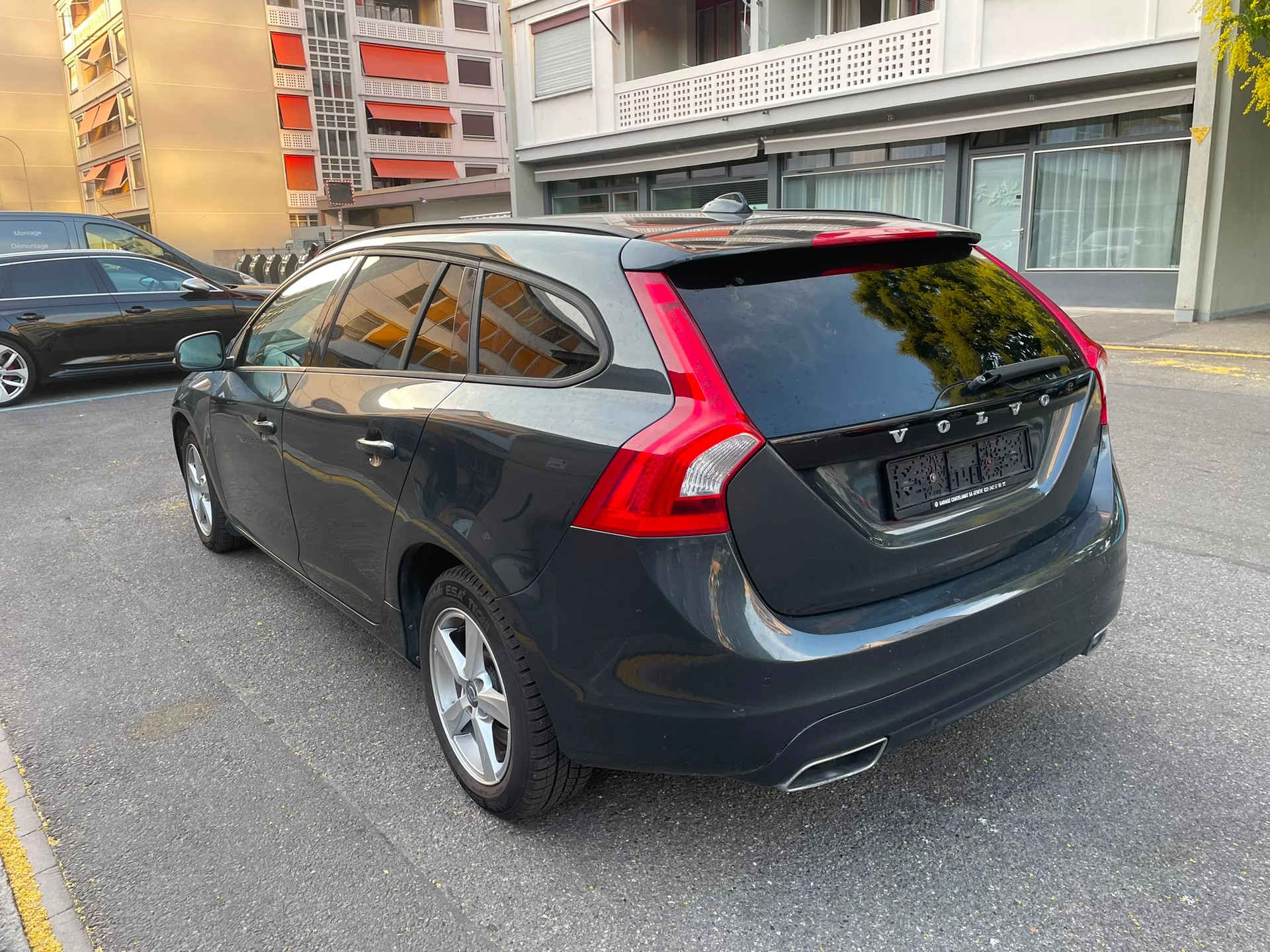 VOLVO V60 D4 AWD Momentum Geartronic-image-4