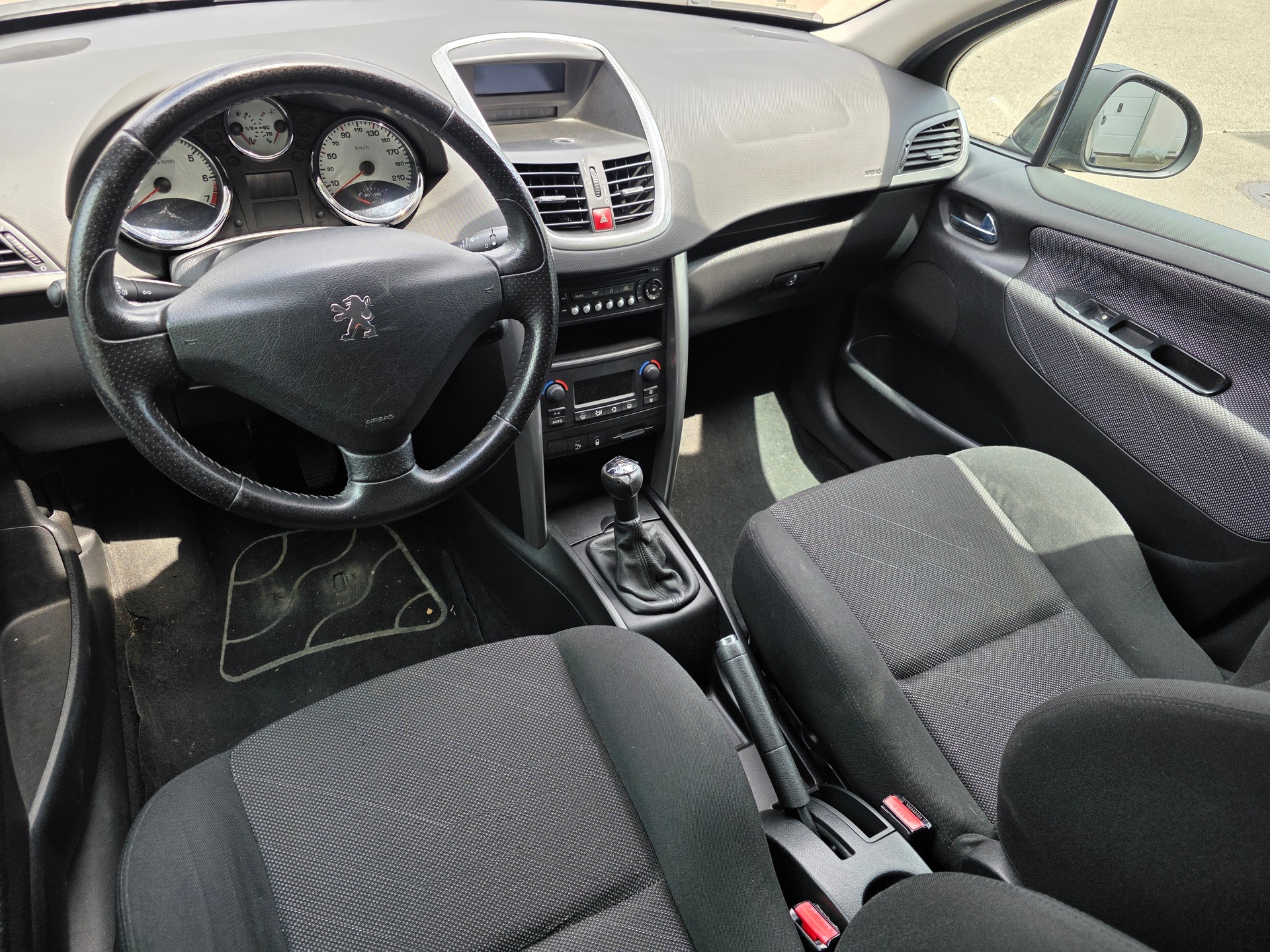 PEUGEOT 207 1.6 16V XS-image-6