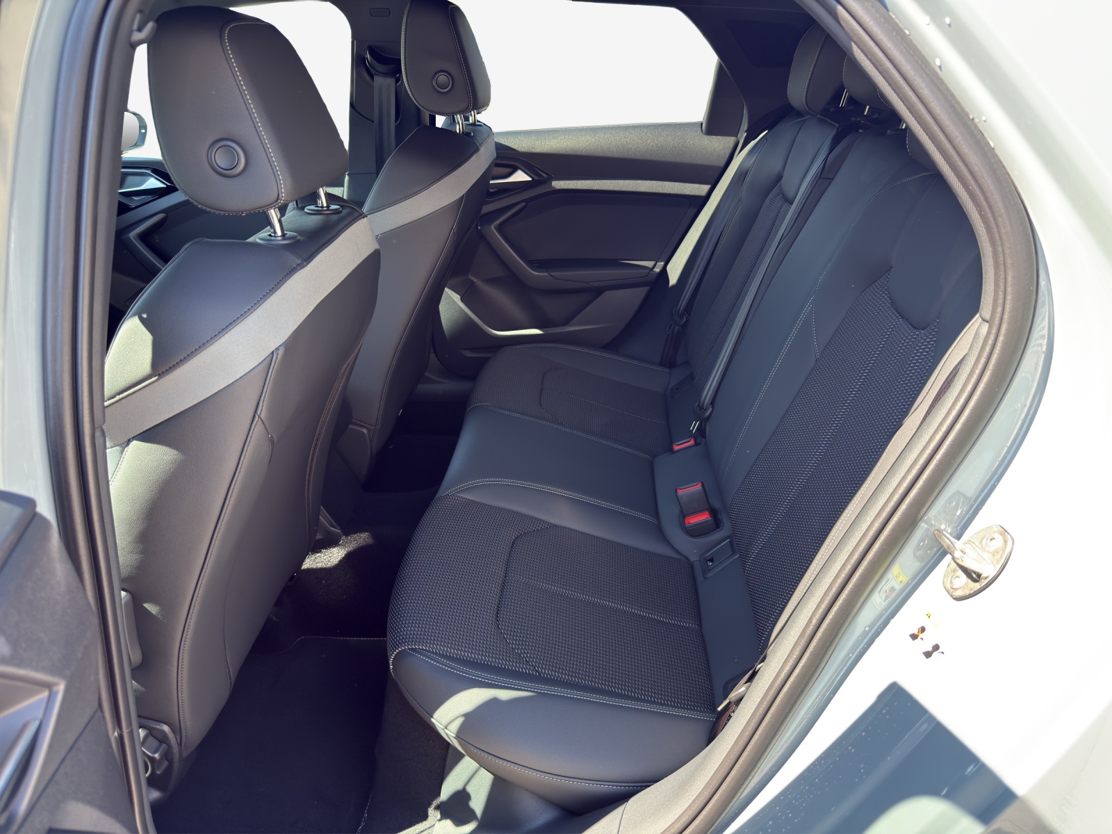 AUDI A1 Sportback 35 TFSI S Line S-tronic-image-11