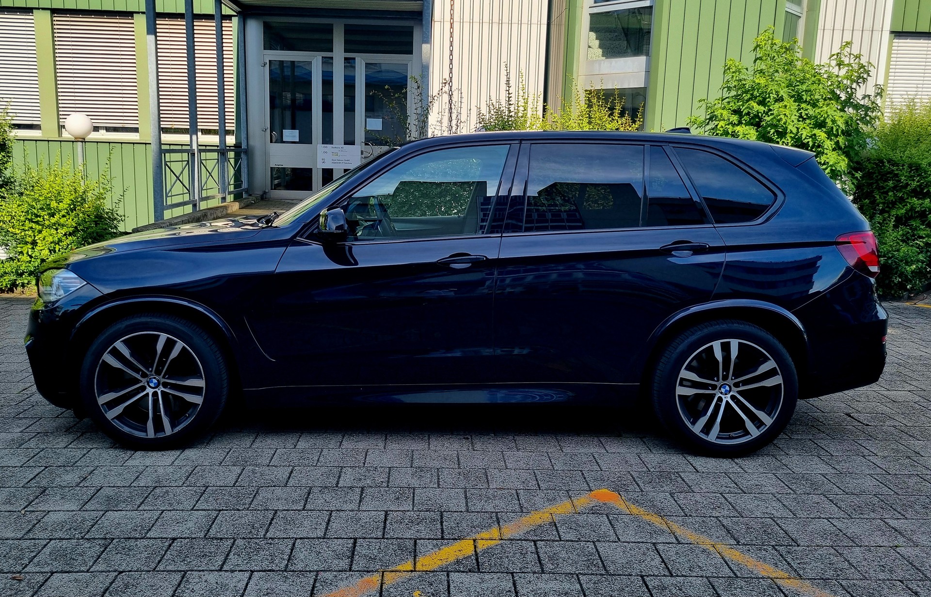 BMW X5 xDrive M50d Steptronic-image-15