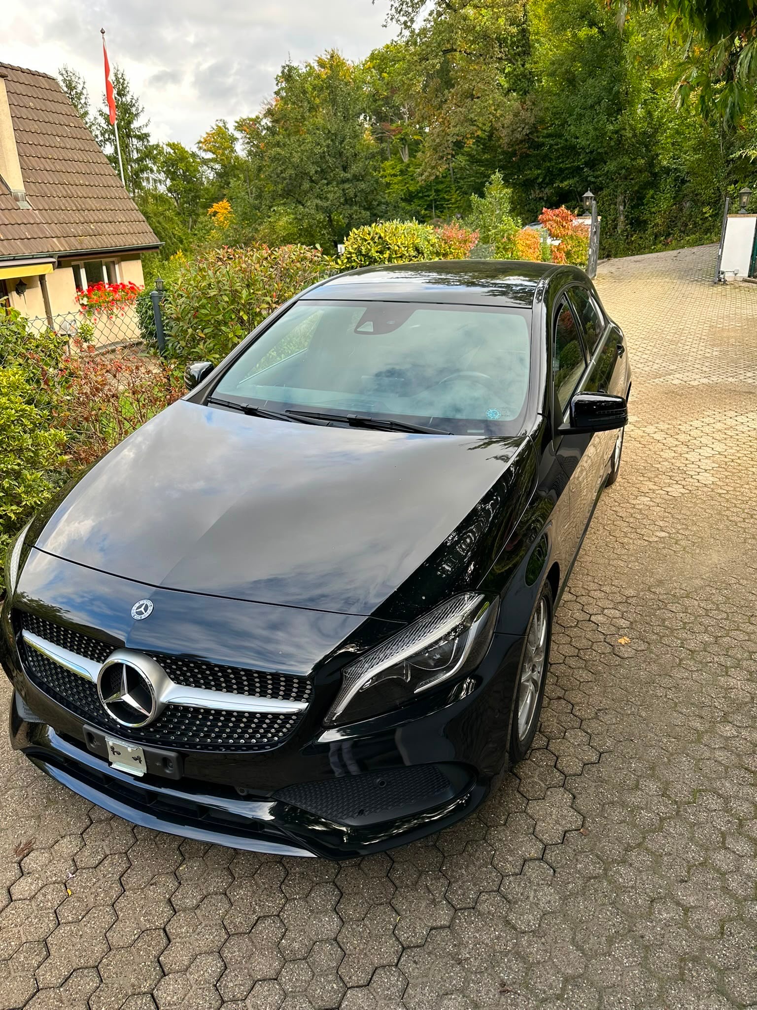 MERCEDES-BENZ A 220 AMG Line 4Matic 7G-DCT-image-1