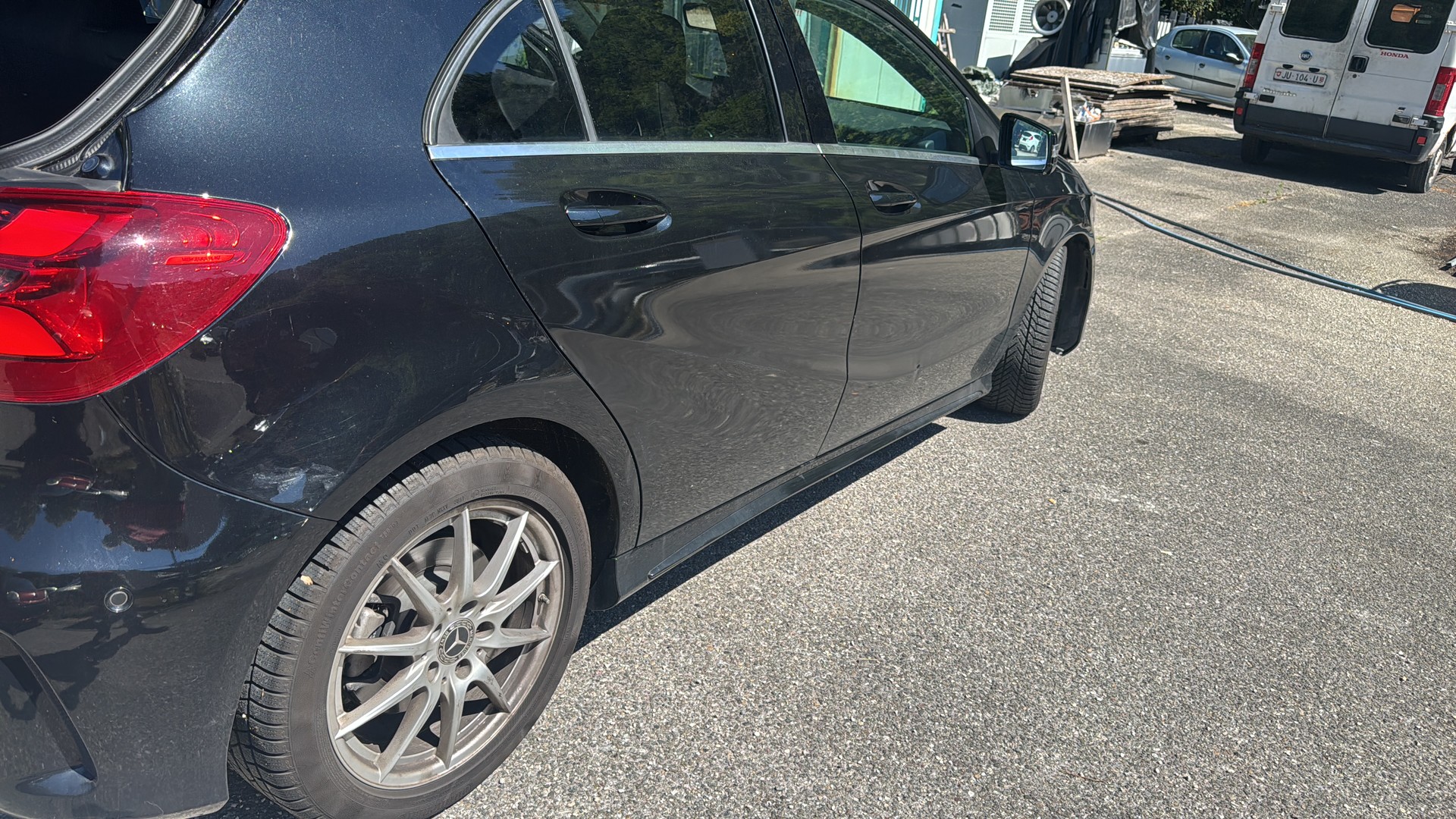 MERCEDES-BENZ A 220 AMG Line 4Matic 7G-DCT-image-10