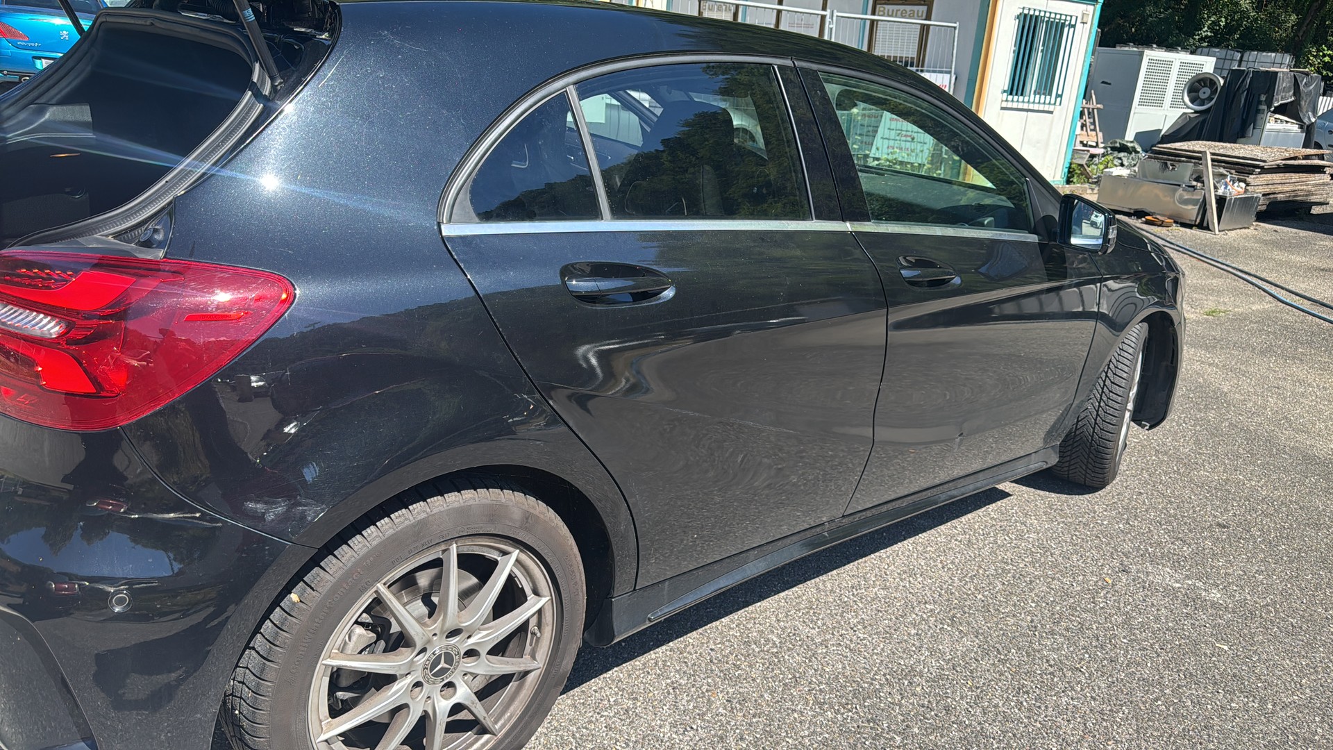 MERCEDES-BENZ A 220 AMG Line 4Matic 7G-DCT-image-9