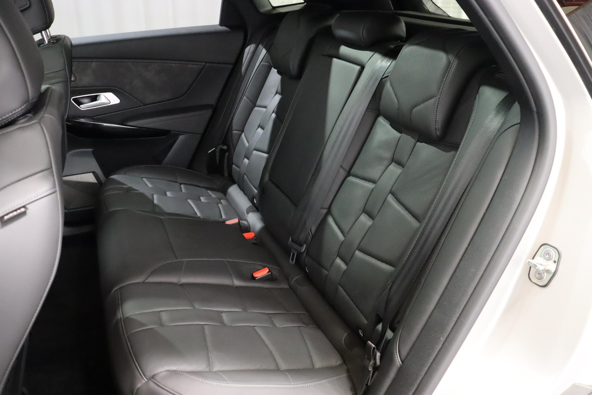 DS AUTOMOBILES 7 Crossback 1.6 E-Tense Louvre 4x4-image-6