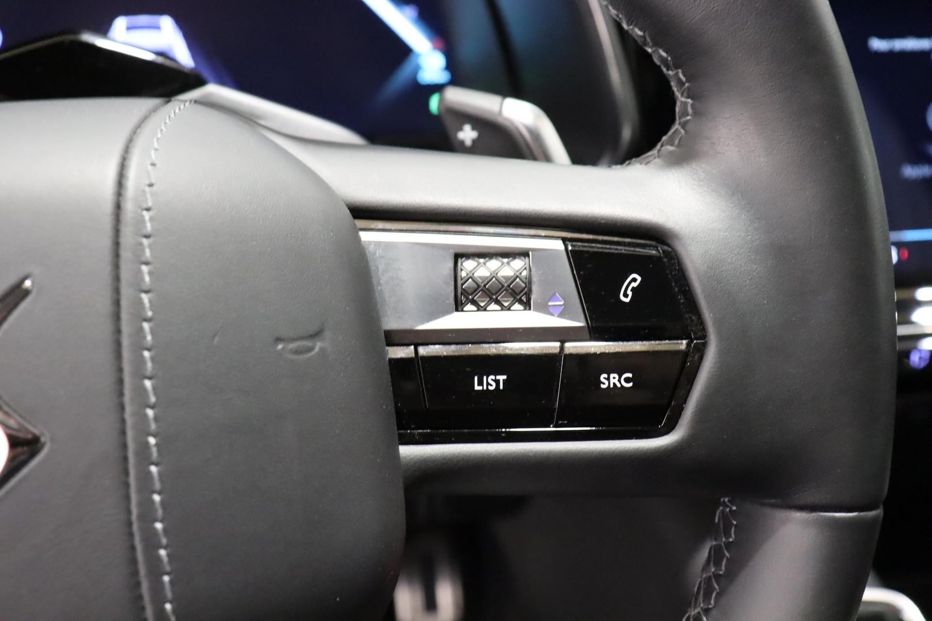 DS AUTOMOBILES 7 Crossback 1.6 E-Tense Louvre 4x4-image-14