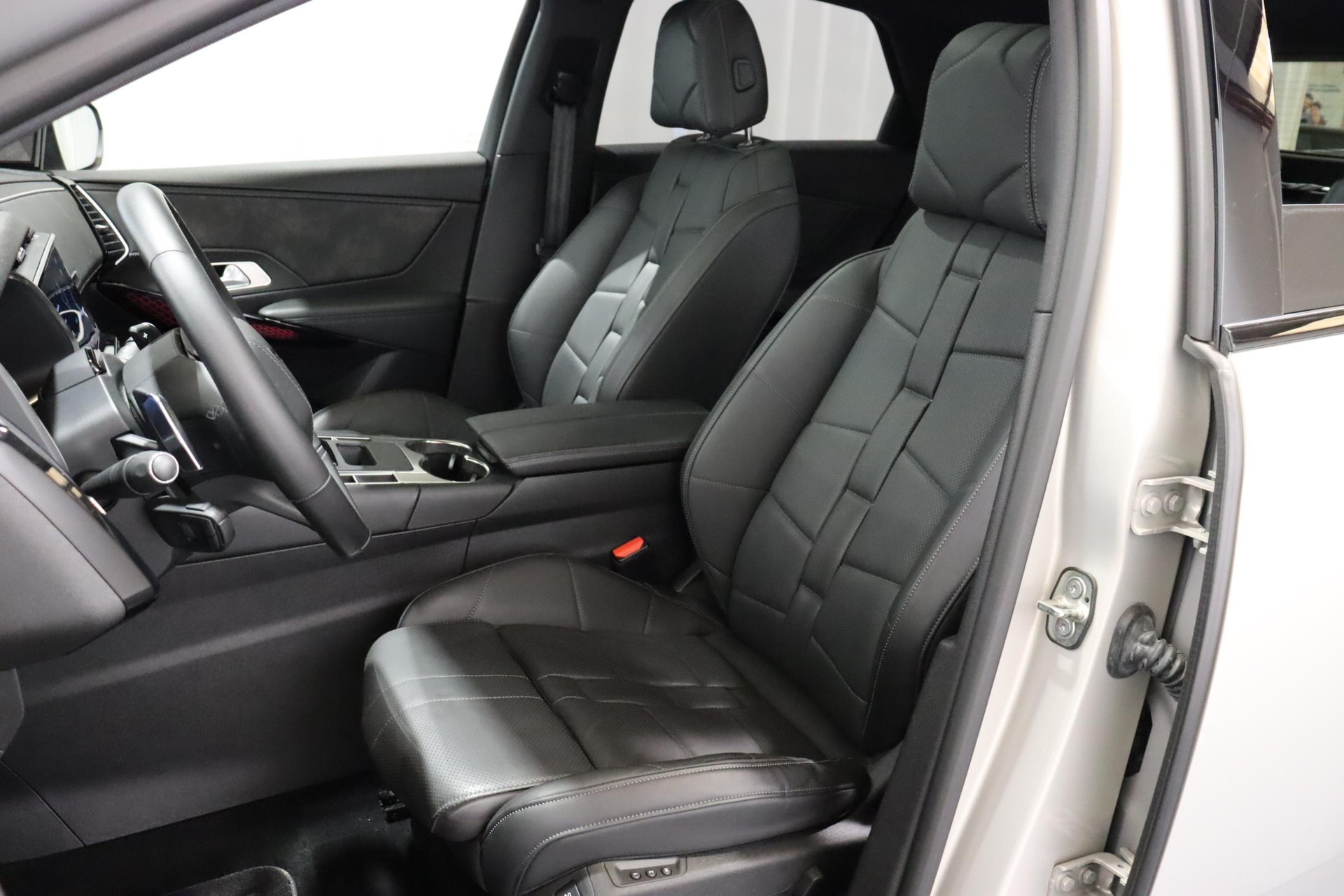 DS AUTOMOBILES 7 Crossback 1.6 E-Tense Louvre 4x4-image-5