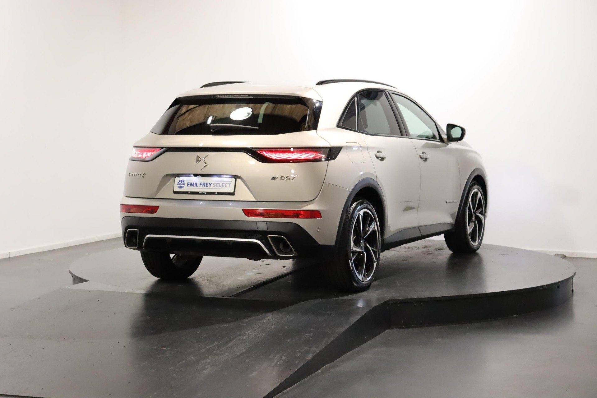 DS AUTOMOBILES 7 Crossback 1.6 E-Tense Louvre 4x4-image-3
