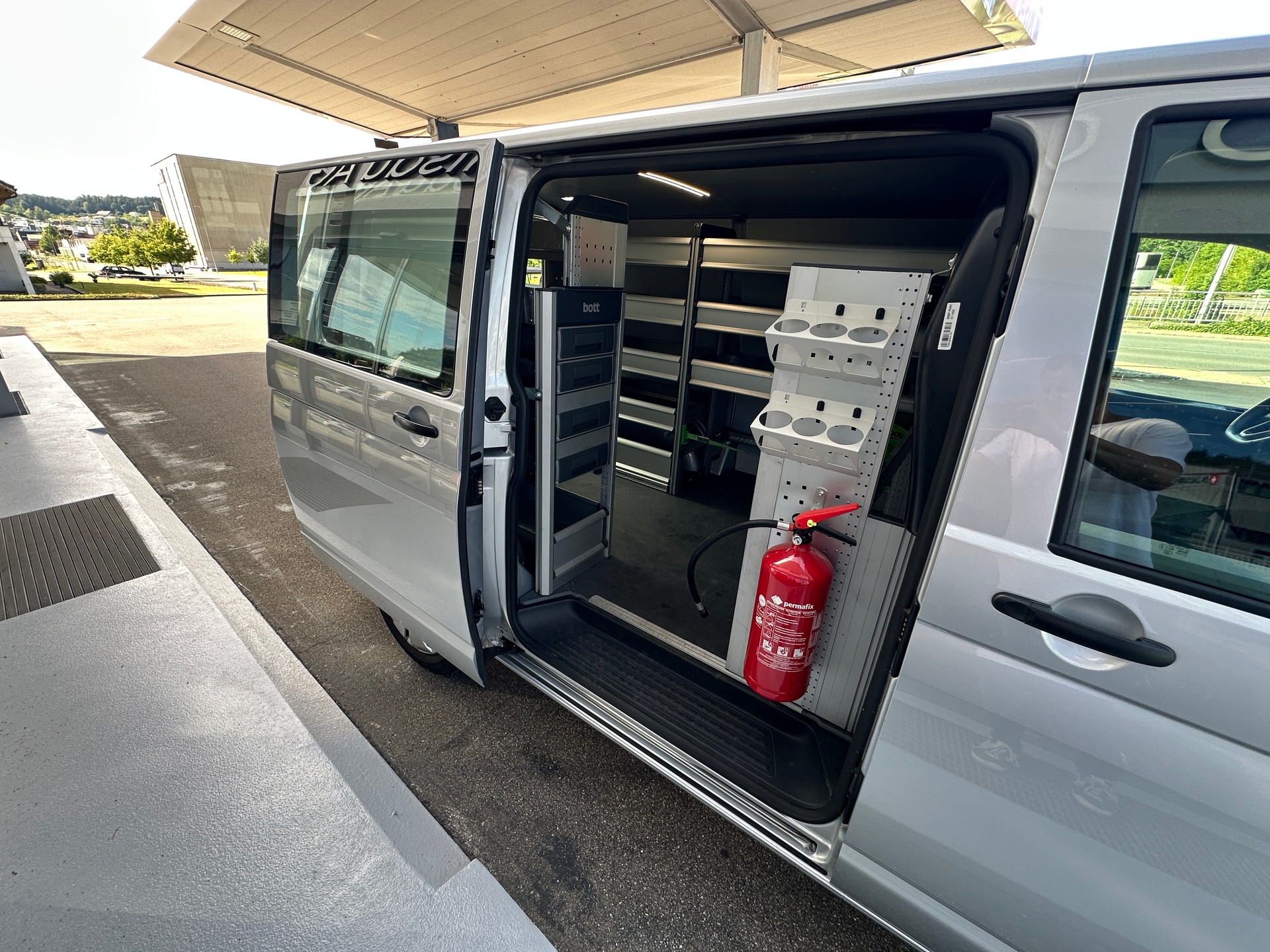 VW T6.1 2.0 TDI 3000 Kasten Inkl Einrichtung-image-14