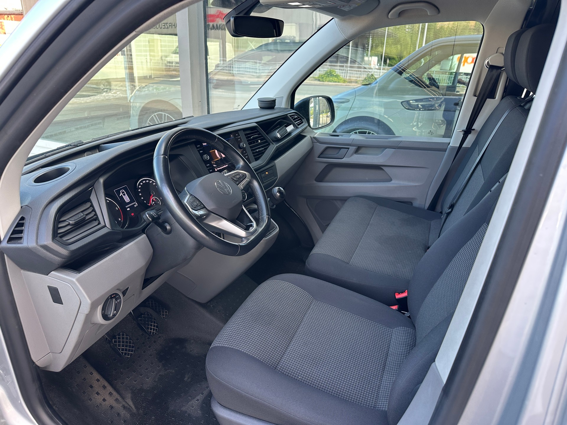 VW T6.1 2.0 TDI 3000 Kasten Inkl Einrichtung-image-8