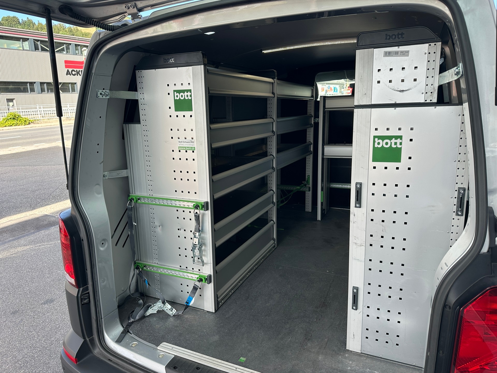 VW T6.1 2.0 TDI 3000 Kasten Inkl Einrichtung-image-12