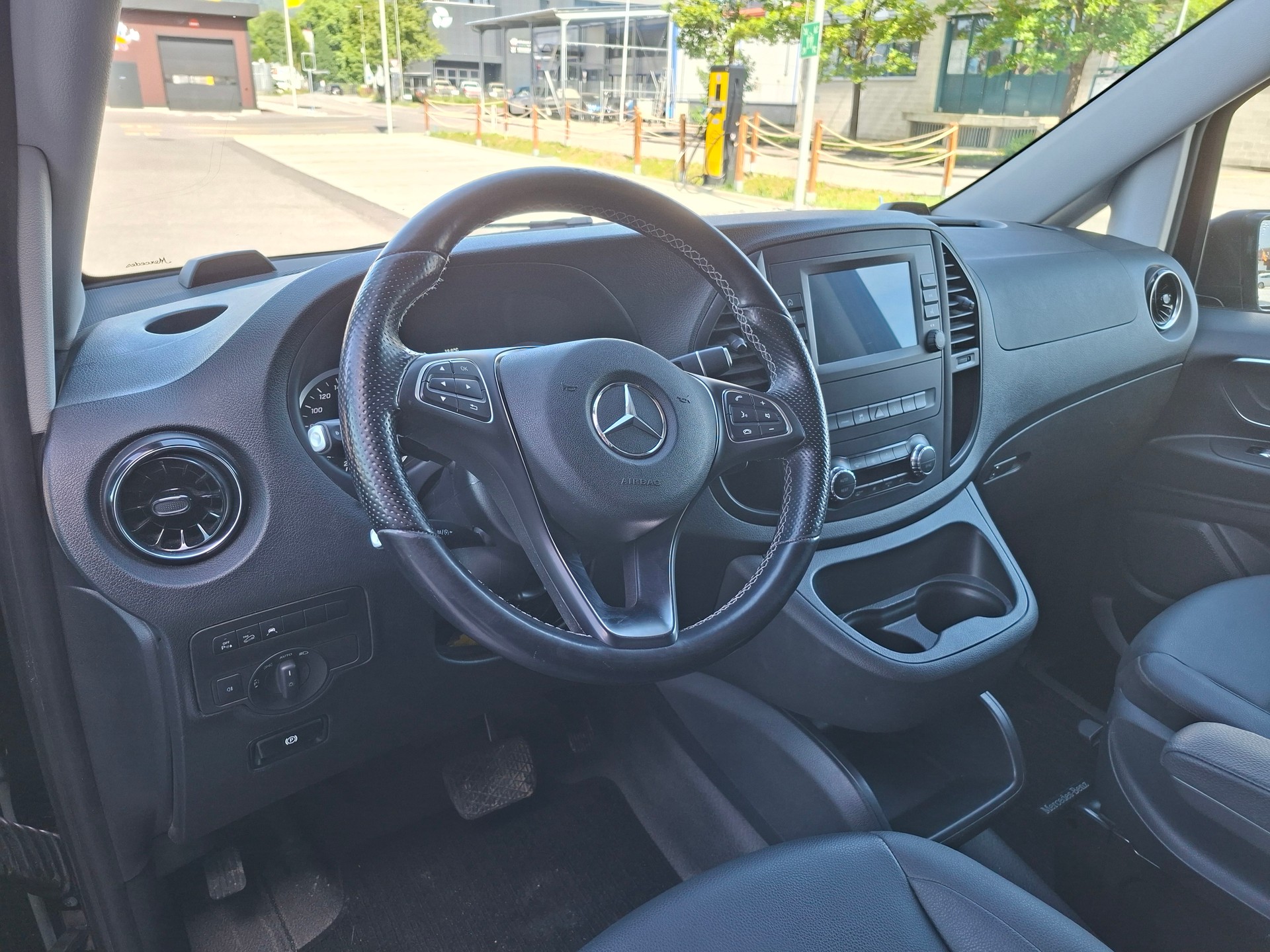 MERCEDES-BENZ 119 Allrad / 9. Gang Automatic-image-2