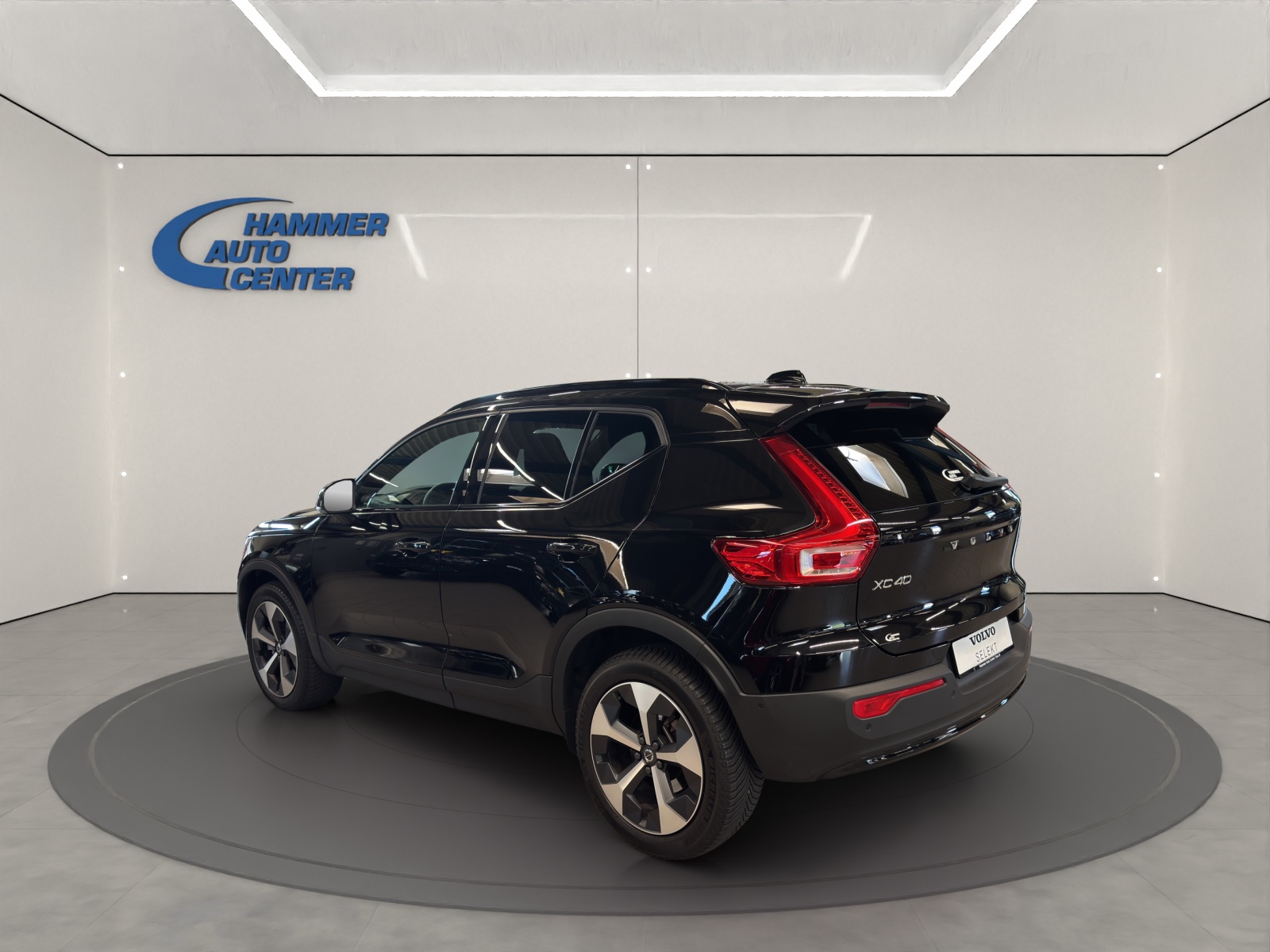 VOLVO XC40 2.0 B3 MH Plus Dark-image-2