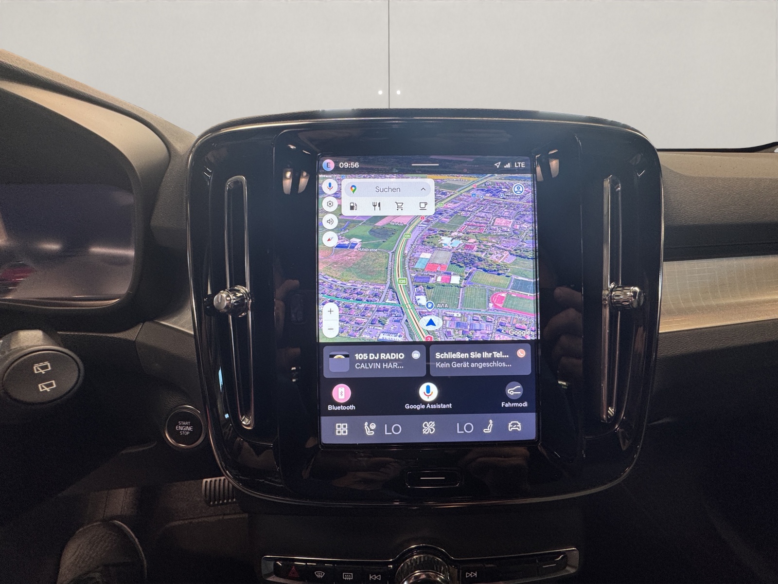VOLVO XC40 2.0 B3 MH Plus Dark-image-14