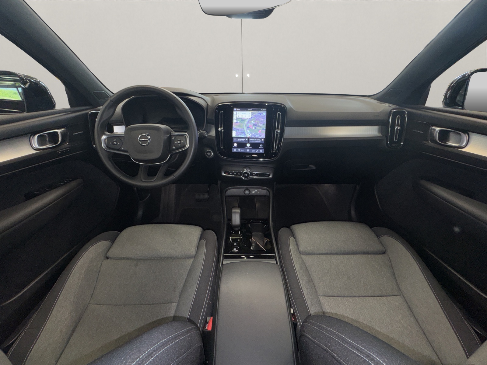 VOLVO XC40 2.0 B3 MH Plus Dark-image-8
