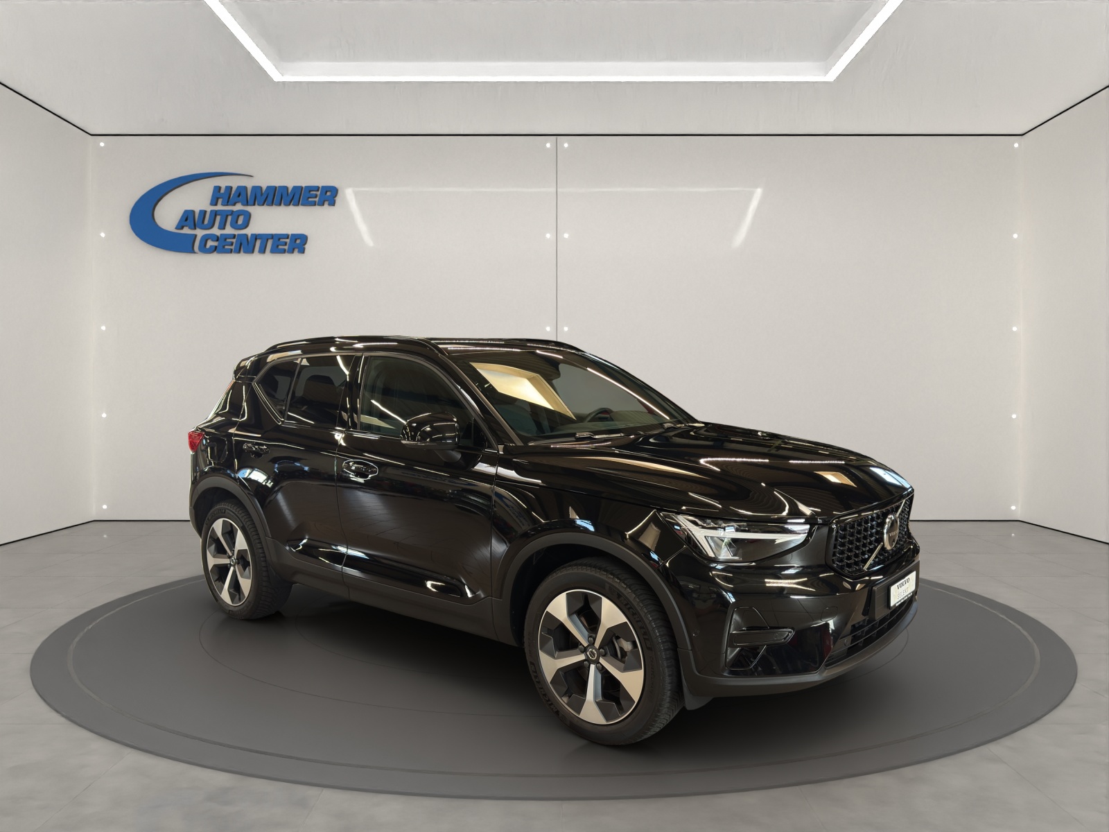 VOLVO XC40 2.0 B3 MH Plus Dark-image-4