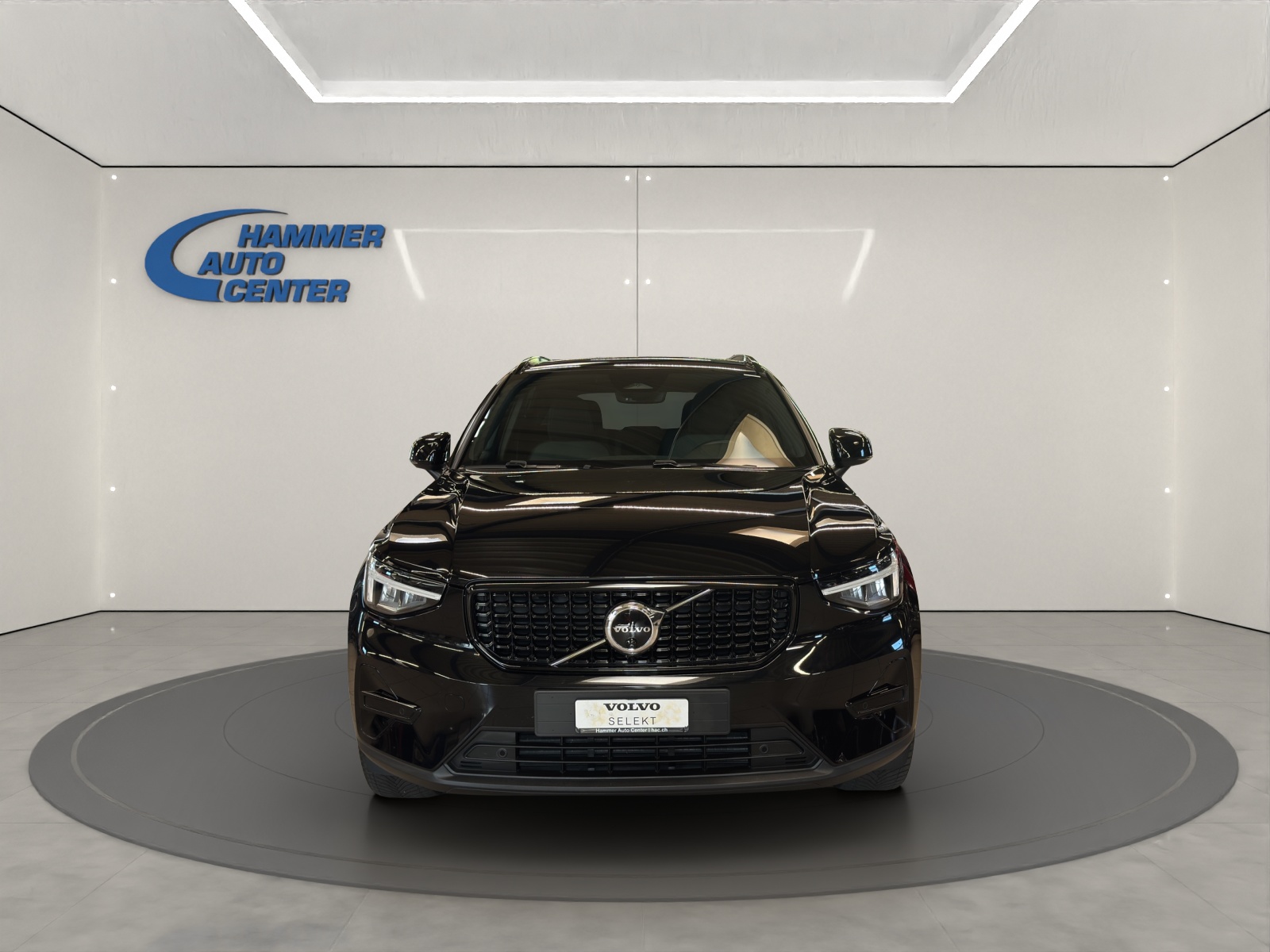 VOLVO XC40 2.0 B3 MH Plus Dark-image-7