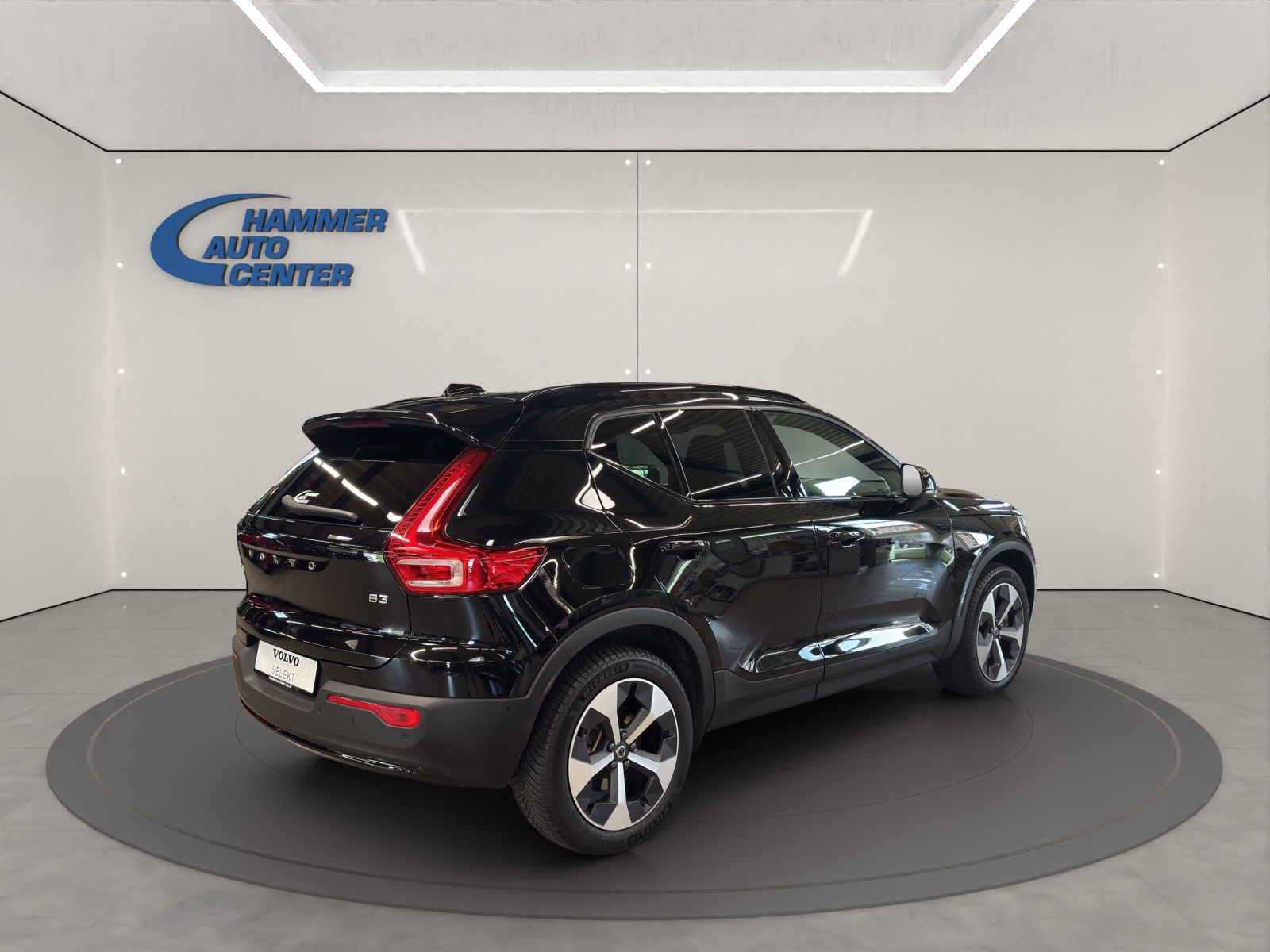 VOLVO XC40 2.0 B3 MH Plus Dark-image-6