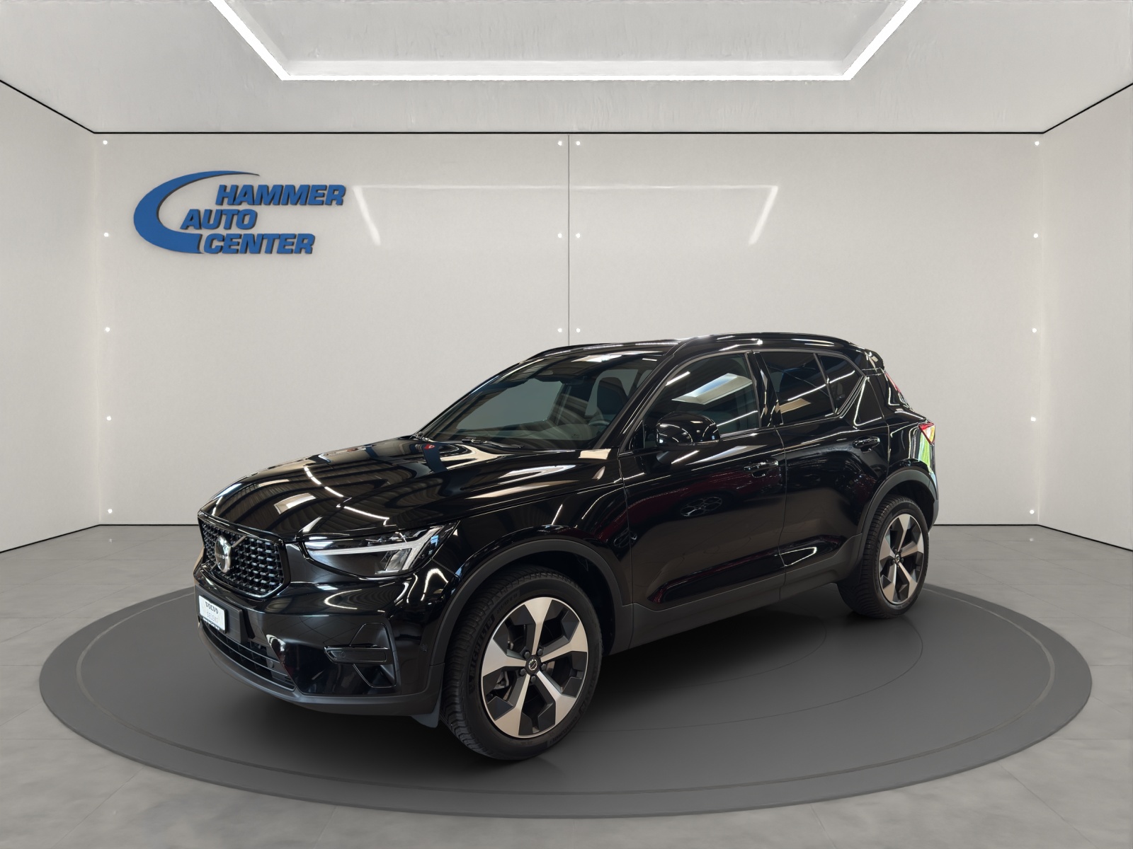 VOLVO XC40 2.0 B3 MH Plus Dark-image-0