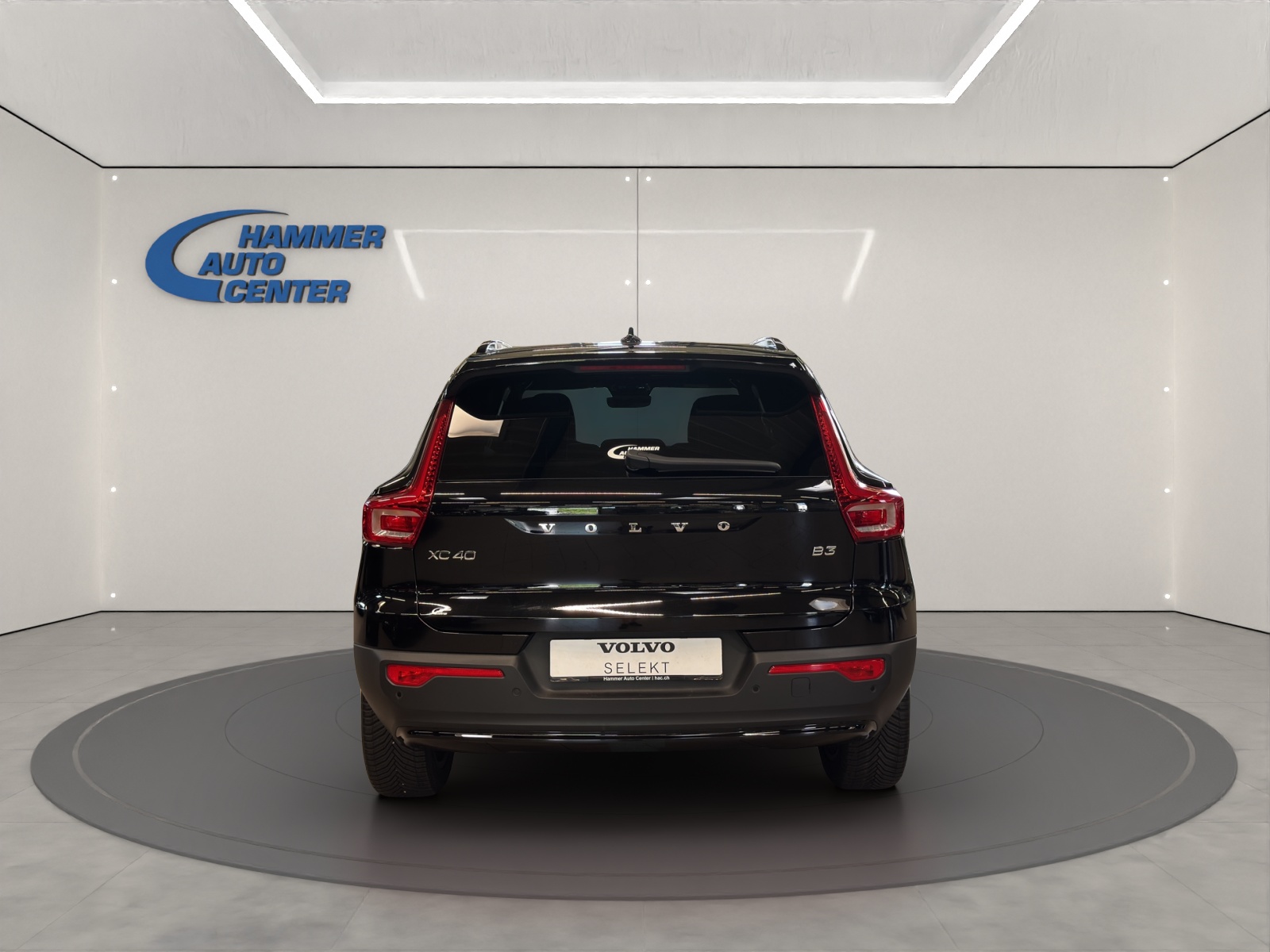 VOLVO XC40 2.0 B3 MH Plus Dark-image-3