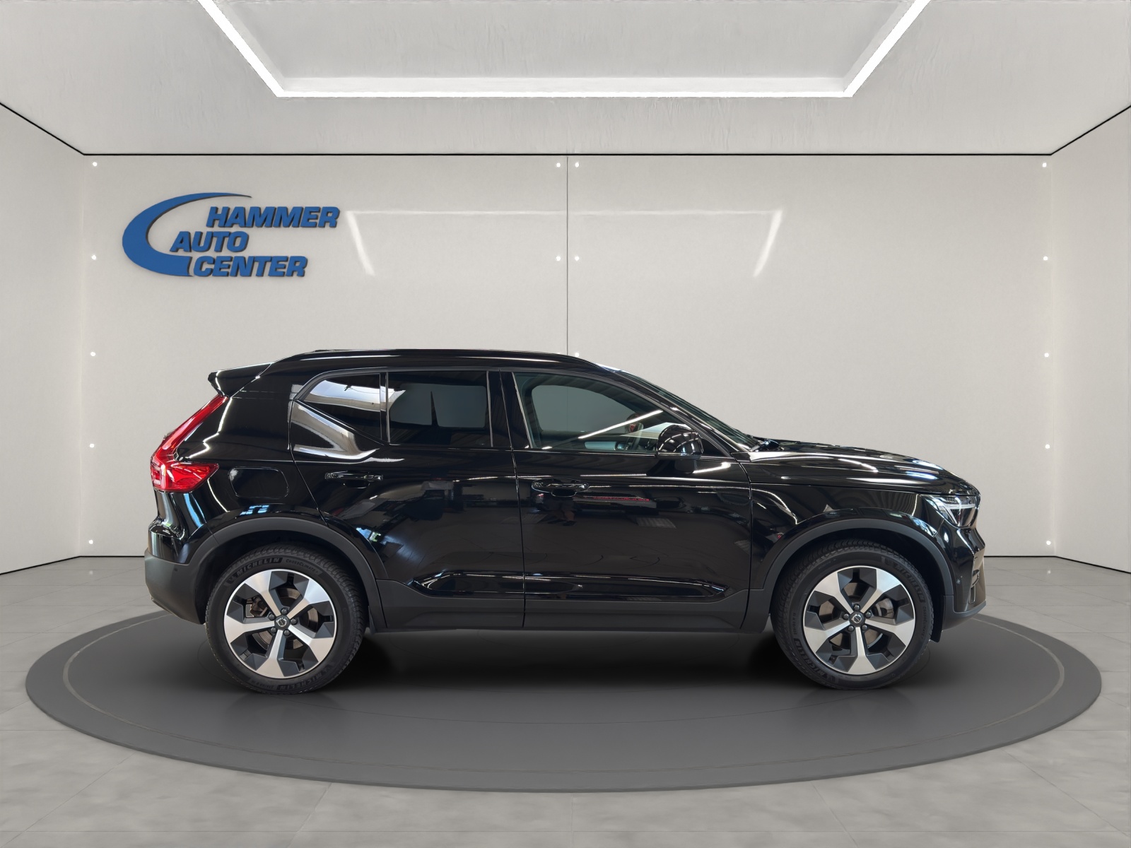 VOLVO XC40 2.0 B3 MH Plus Dark-image-5