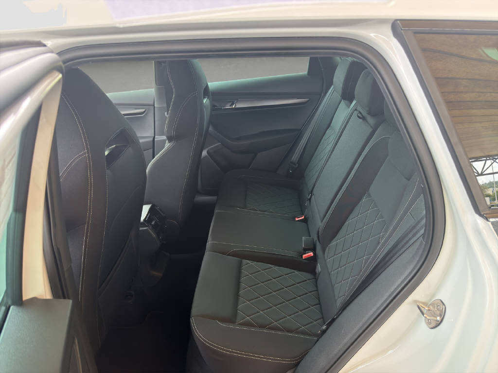 SKODA Karoq 1.5 TSI SportLine DSG-image-10