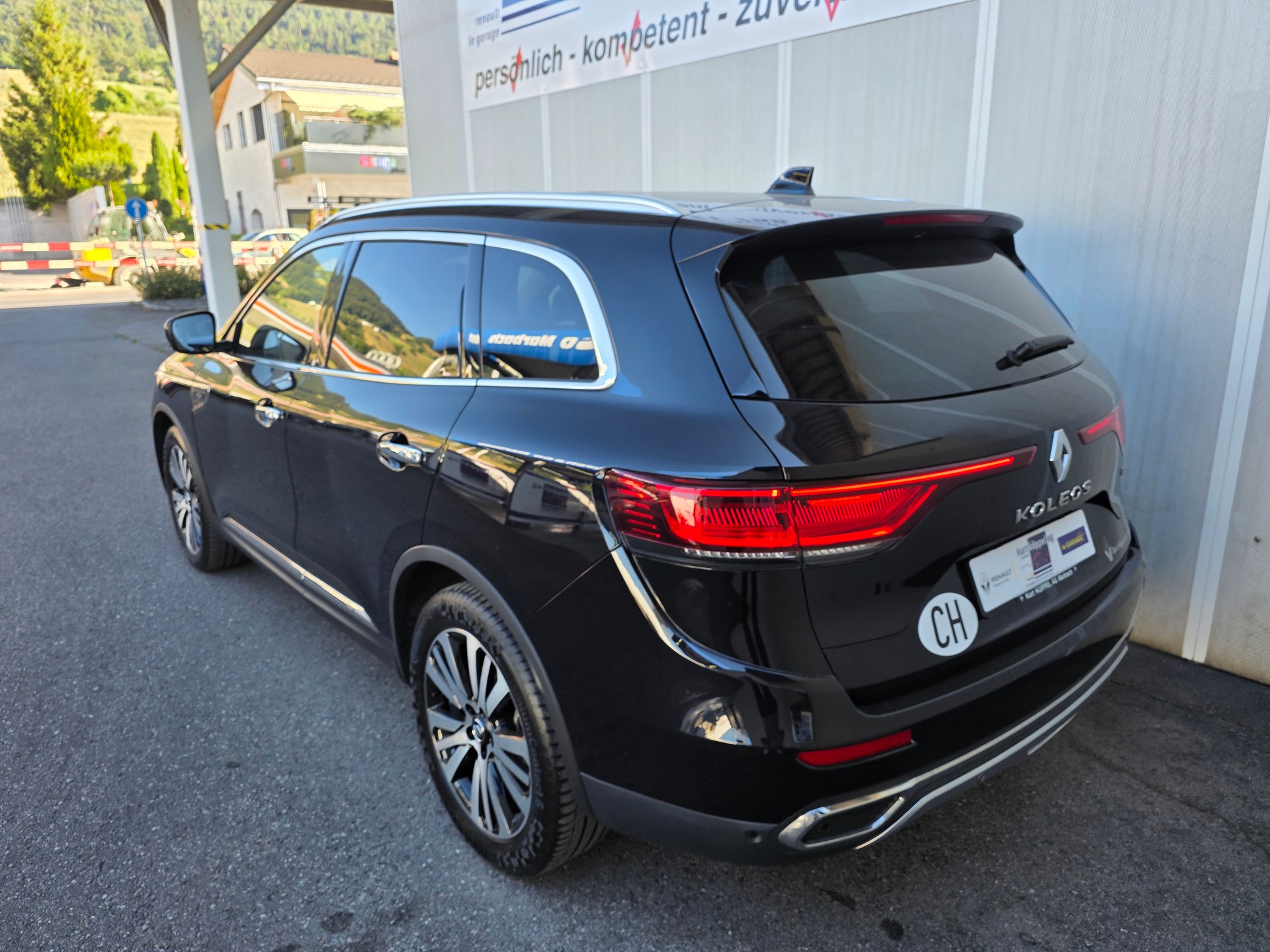 RENAULT Koleos 2.0 dCi Initiale Paris 4WD Xtronic CVT-image-2