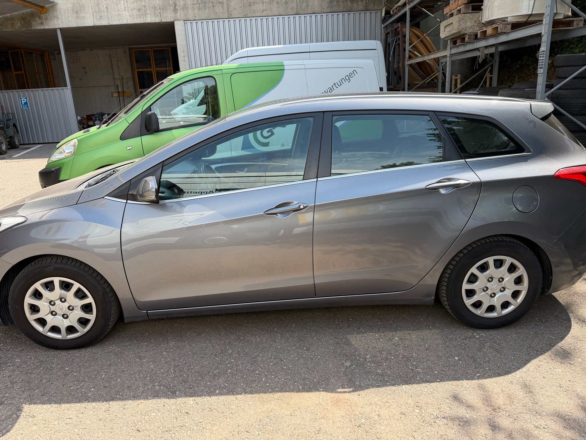 HYUNDAI i30 Wagon 1.6 CRDi Style Automatic-image-2