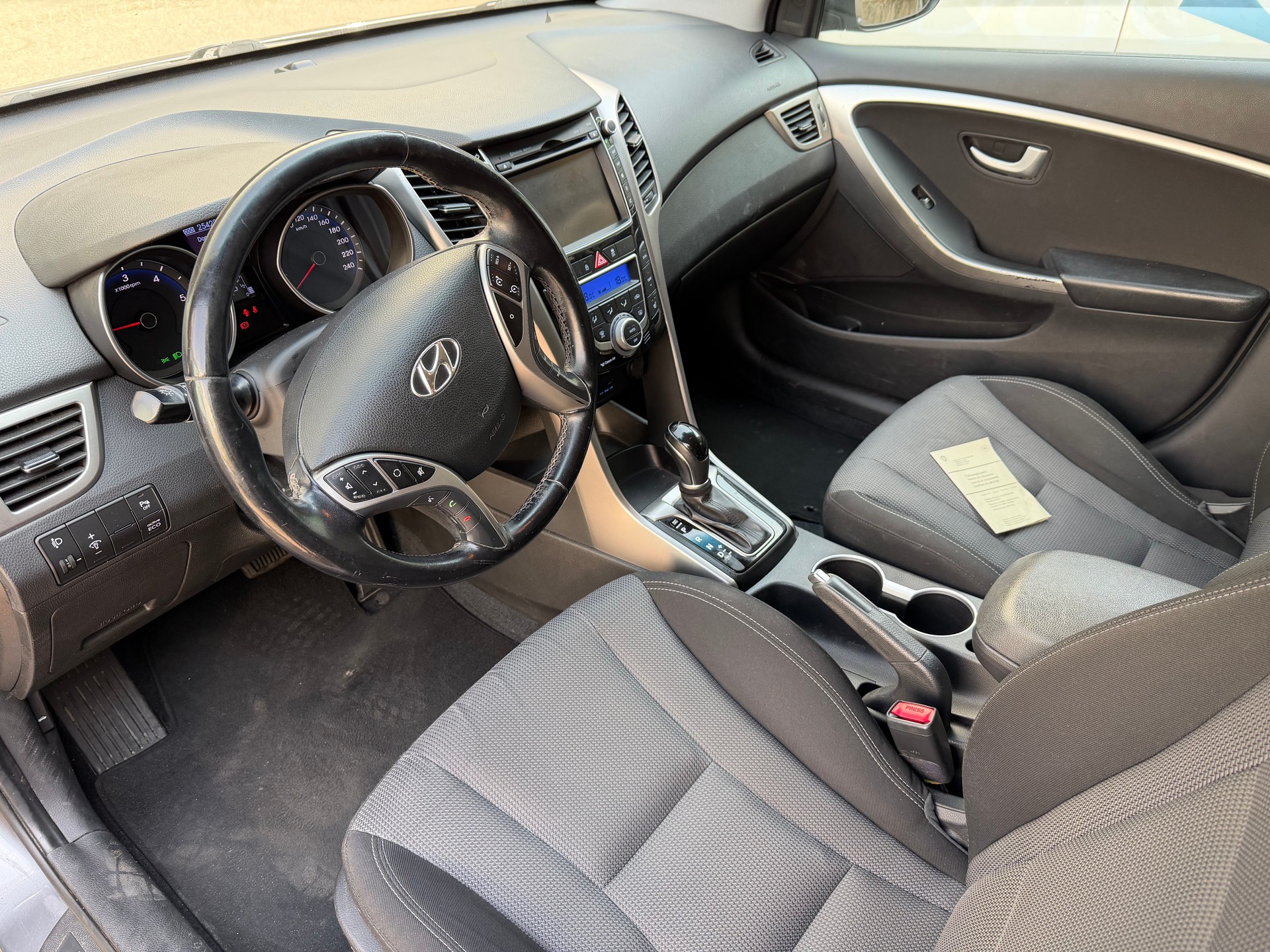 HYUNDAI i30 Wagon 1.6 CRDi Style Automatic-image-7