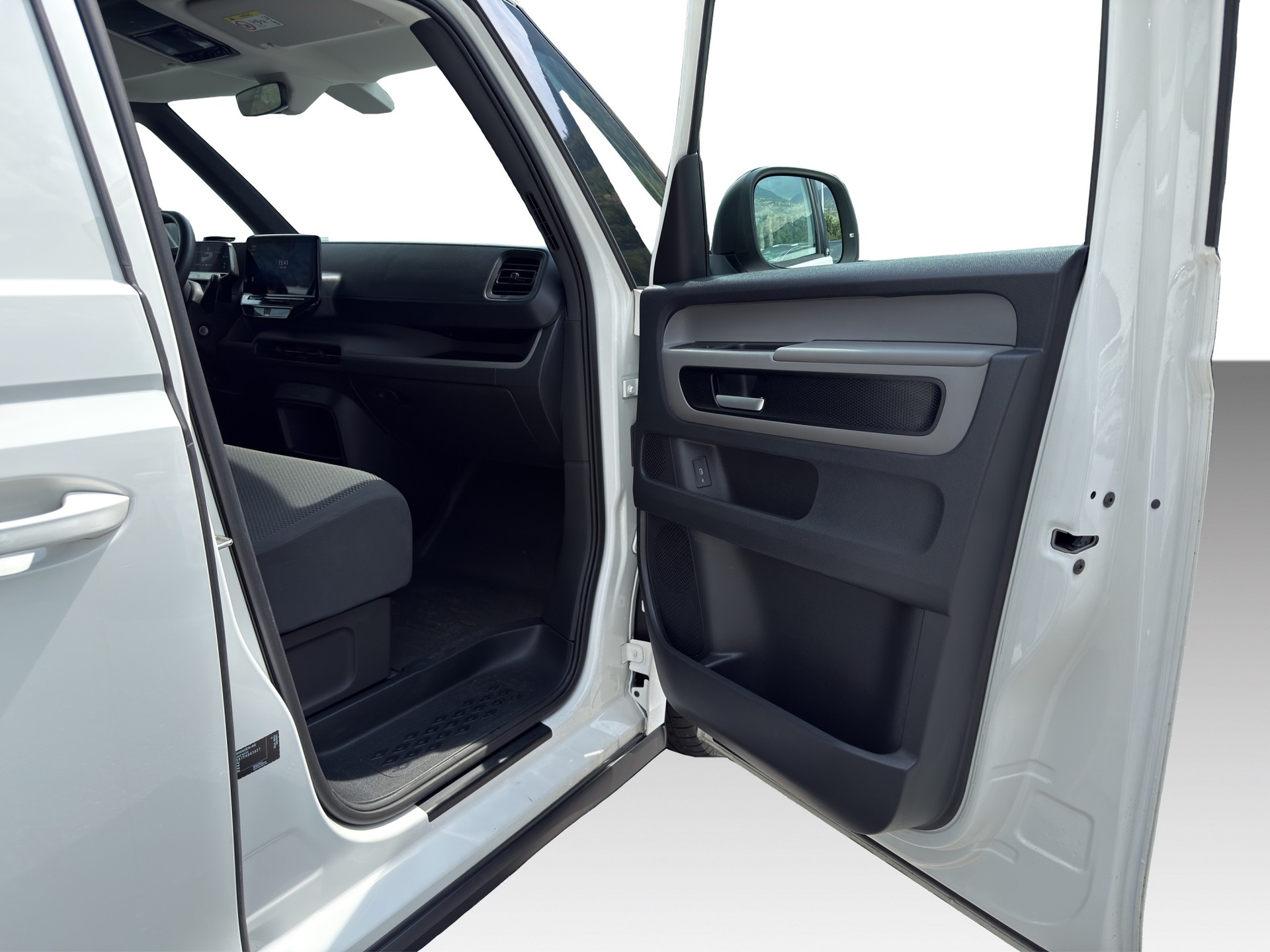 VW ID. Buzz Cargo-image-14