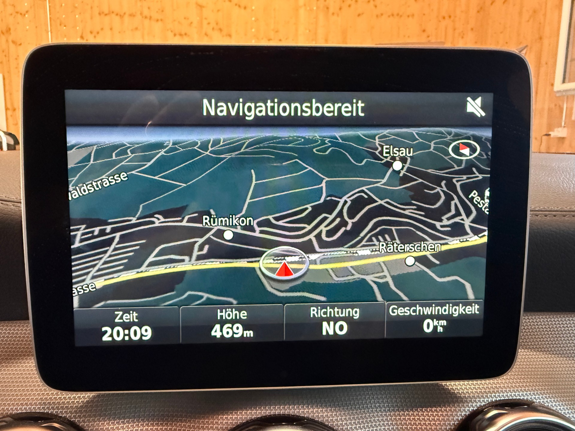 MERCEDES-BENZ GLA 200 d Swiss Star Edition Urban 4Matic 7G-DCT-image-12