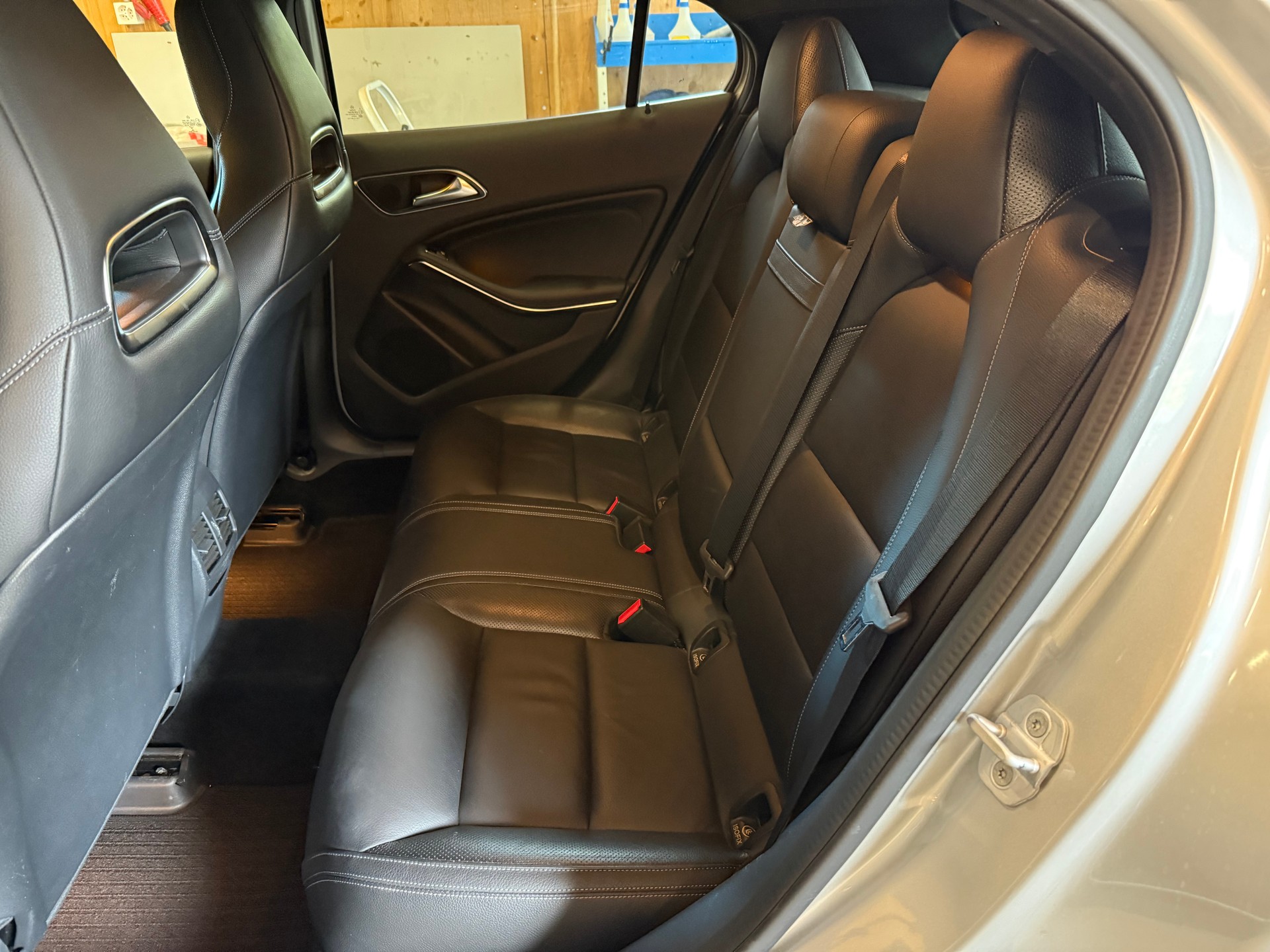 MERCEDES-BENZ GLA 200 d Swiss Star Edition Urban 4Matic 7G-DCT-image-7