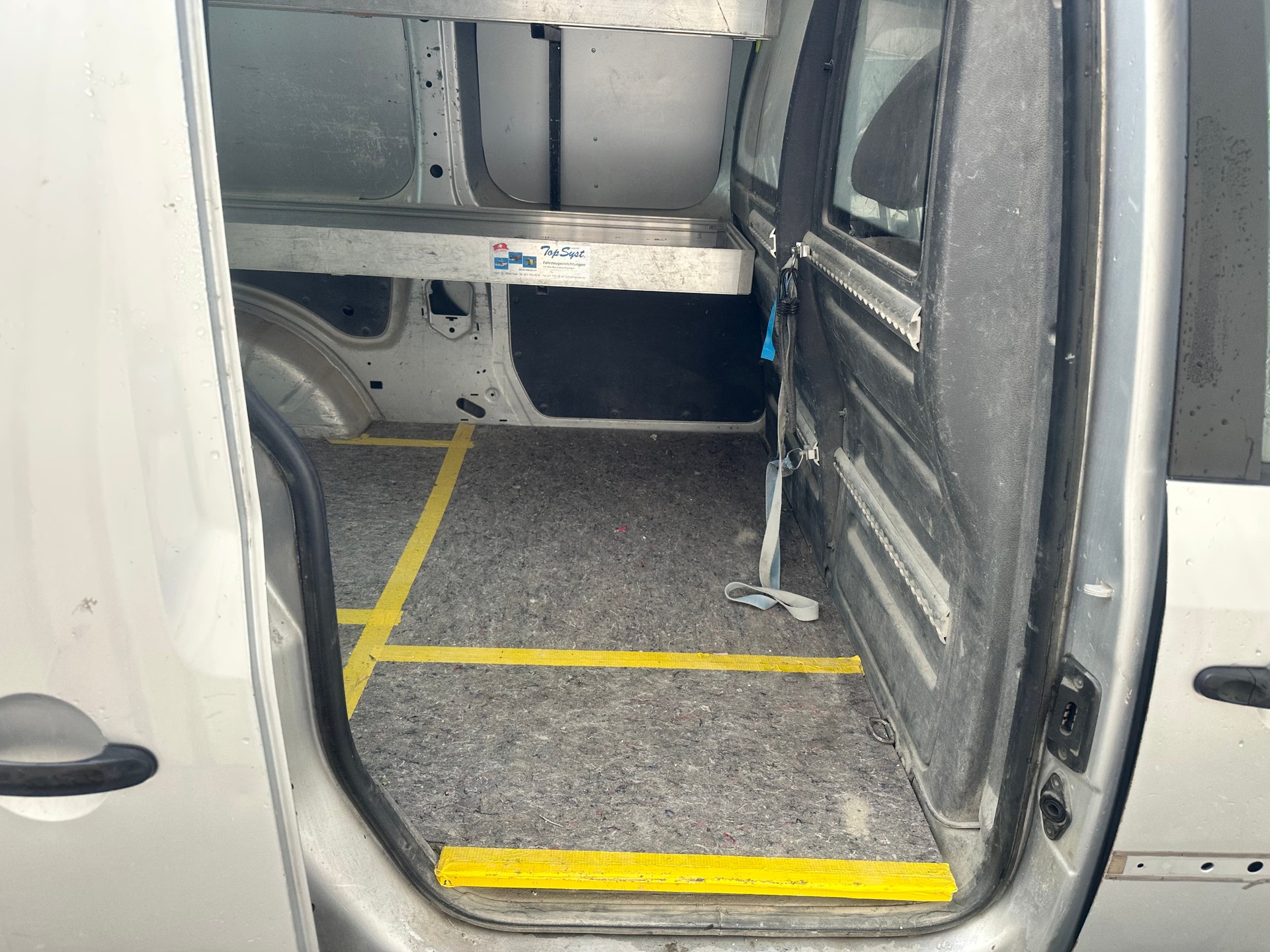 VW Caddy Maxi 1.6 TDI DSG-image-8