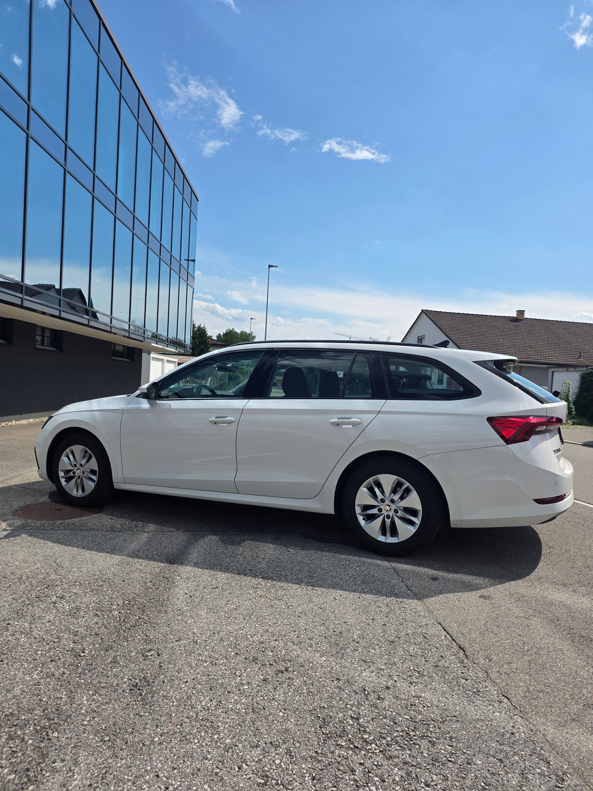 SKODA Octavia Combi 2.0 TDI DSG Ambition 4x4-image-5